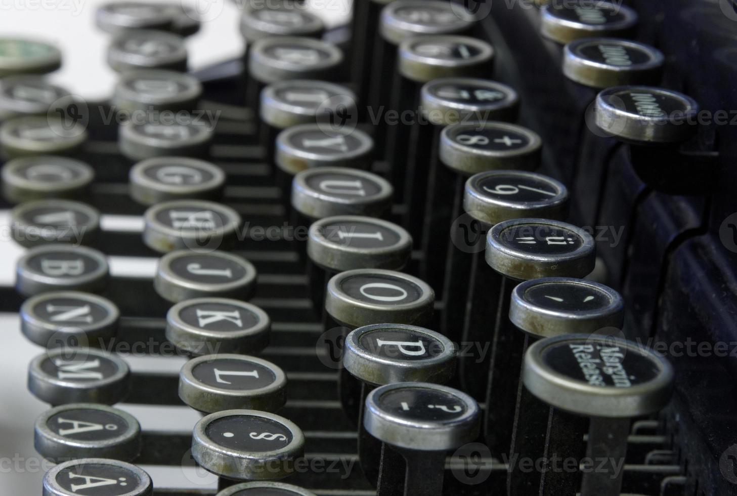 letras en una vieja máquina de escribir foto