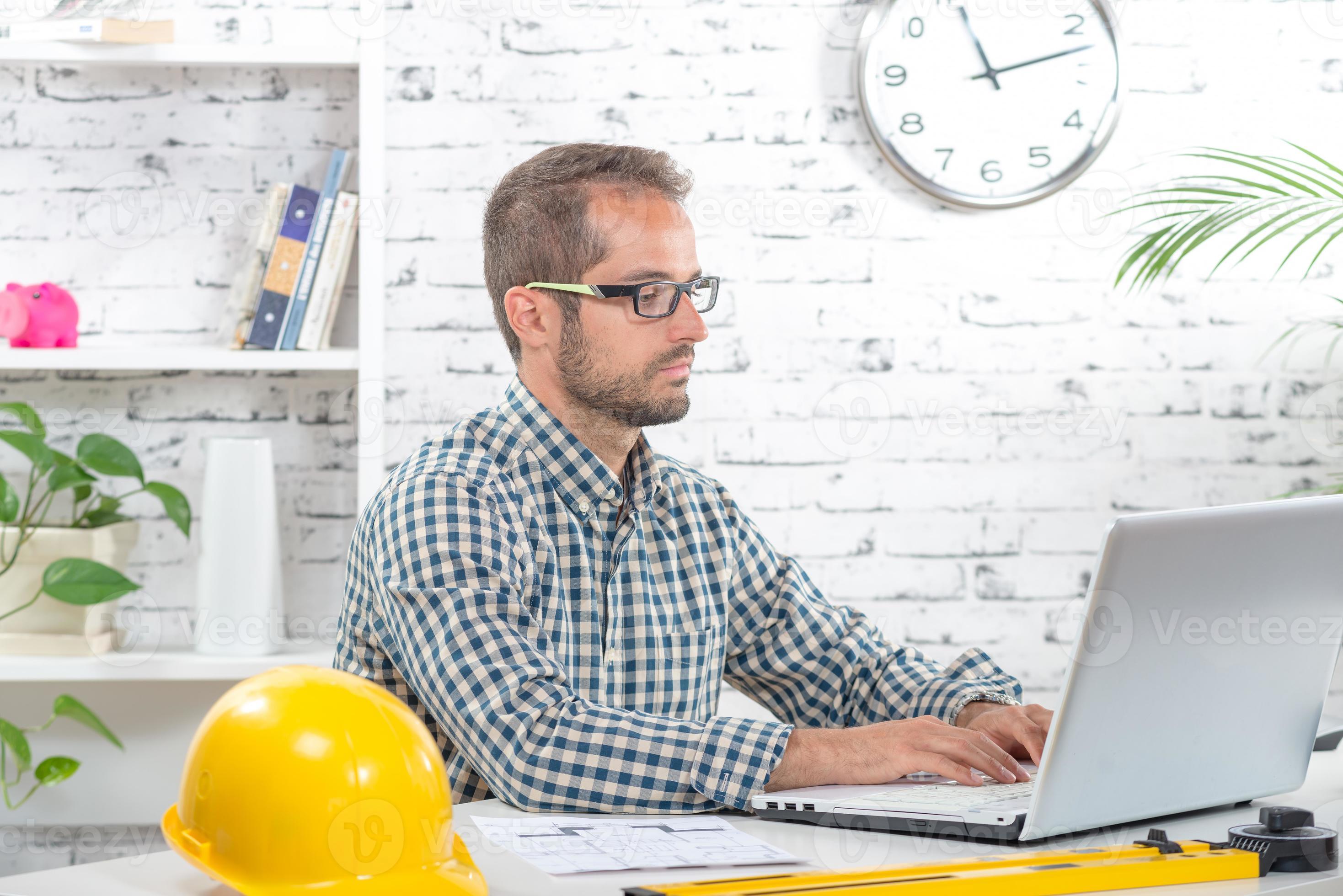 полу работающий.