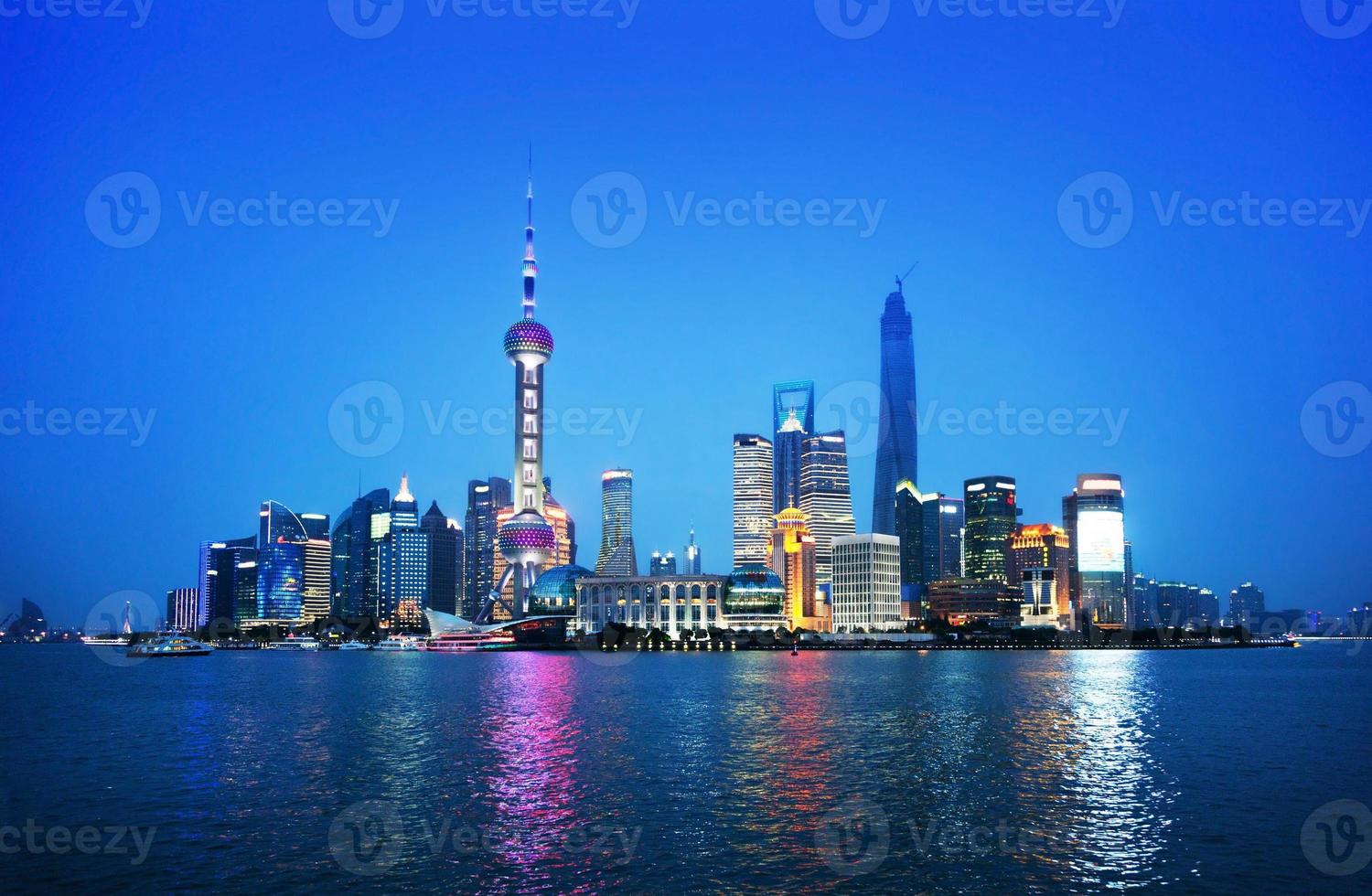 Shangai en la noche, China foto