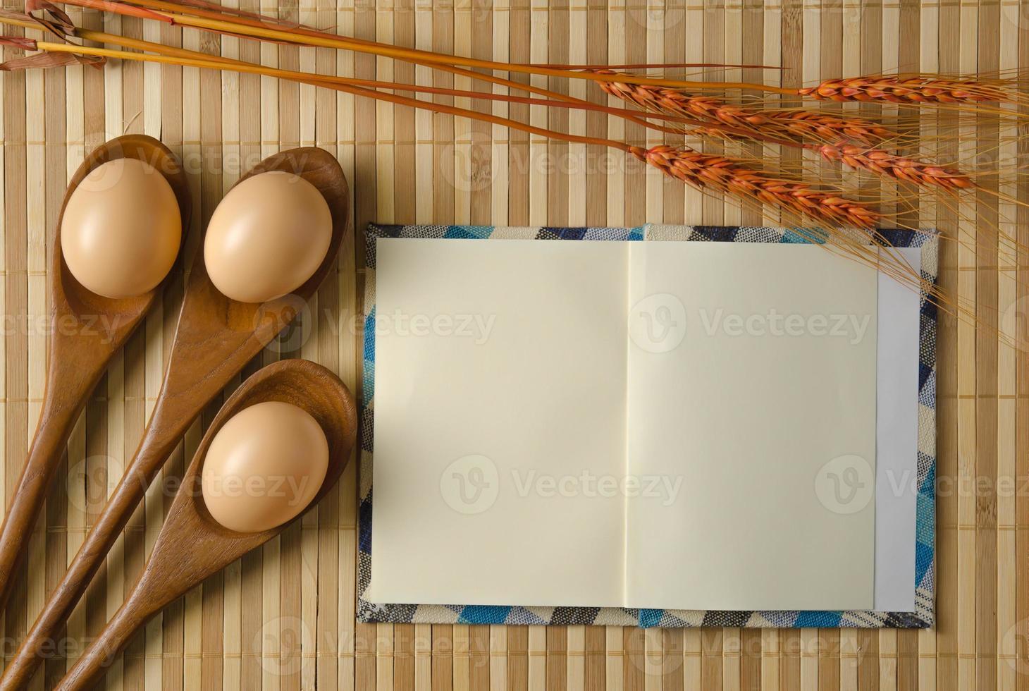 cuaderno de cuaderno espiral en blanco foto