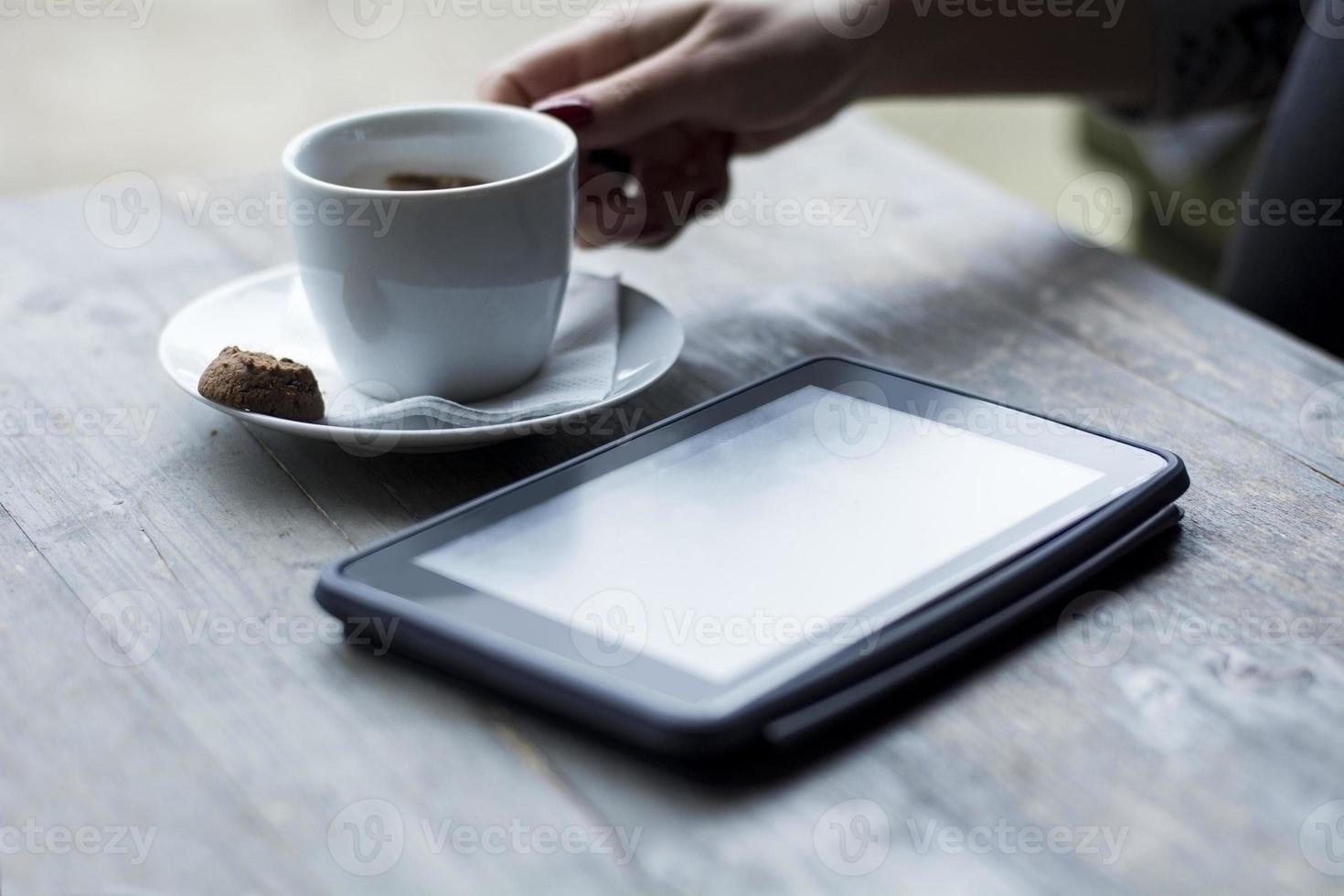tableta y café foto