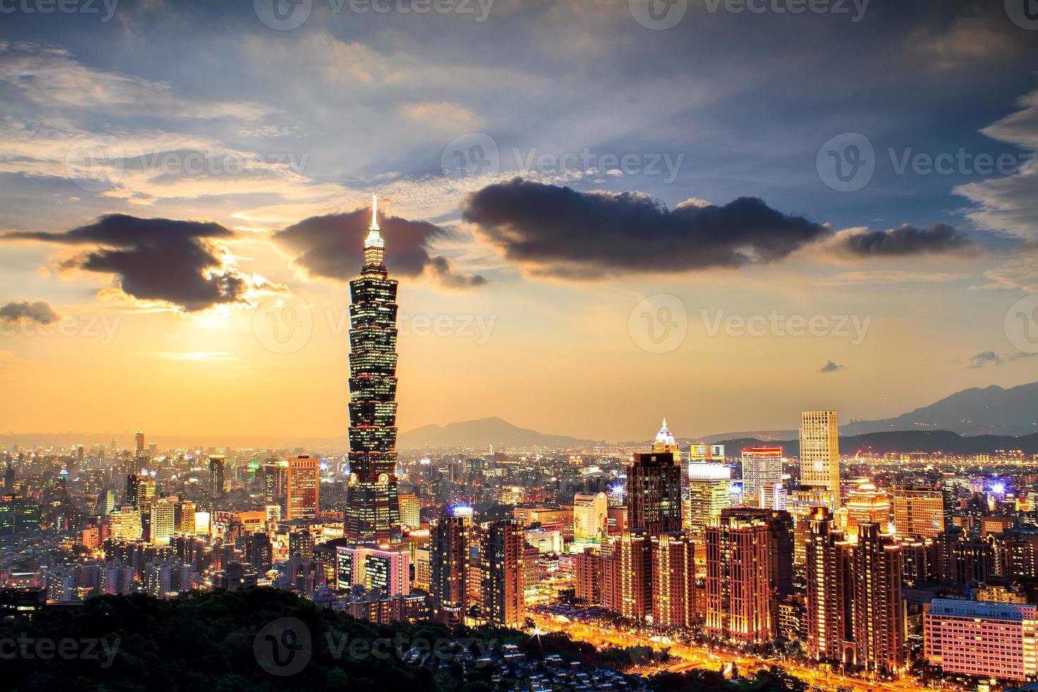 vista completa de la ciudad de taipei foto