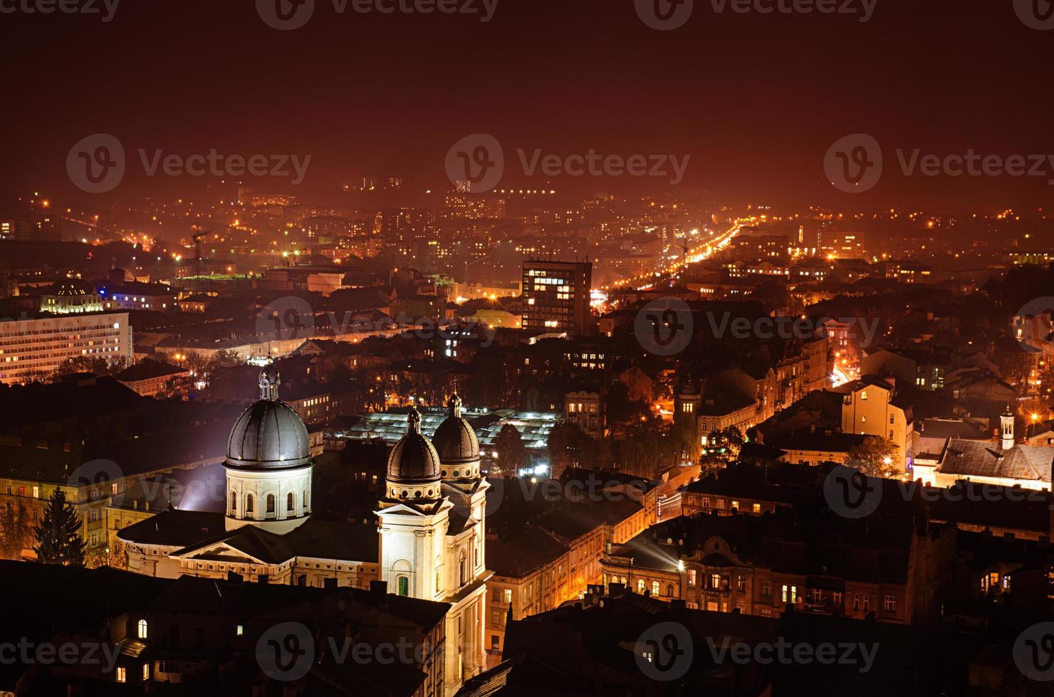 noche lviv foto