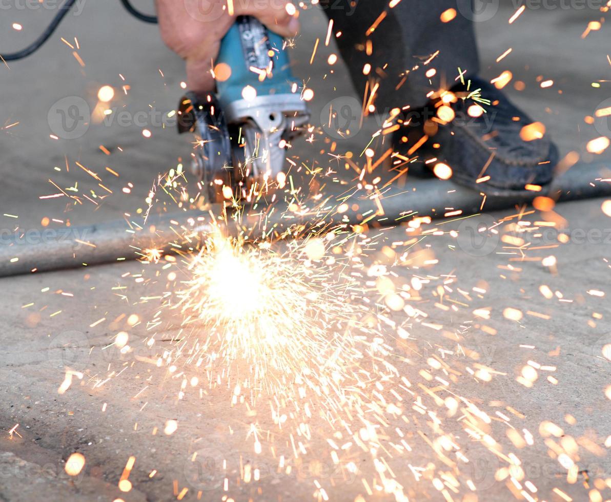 metal sawing photo