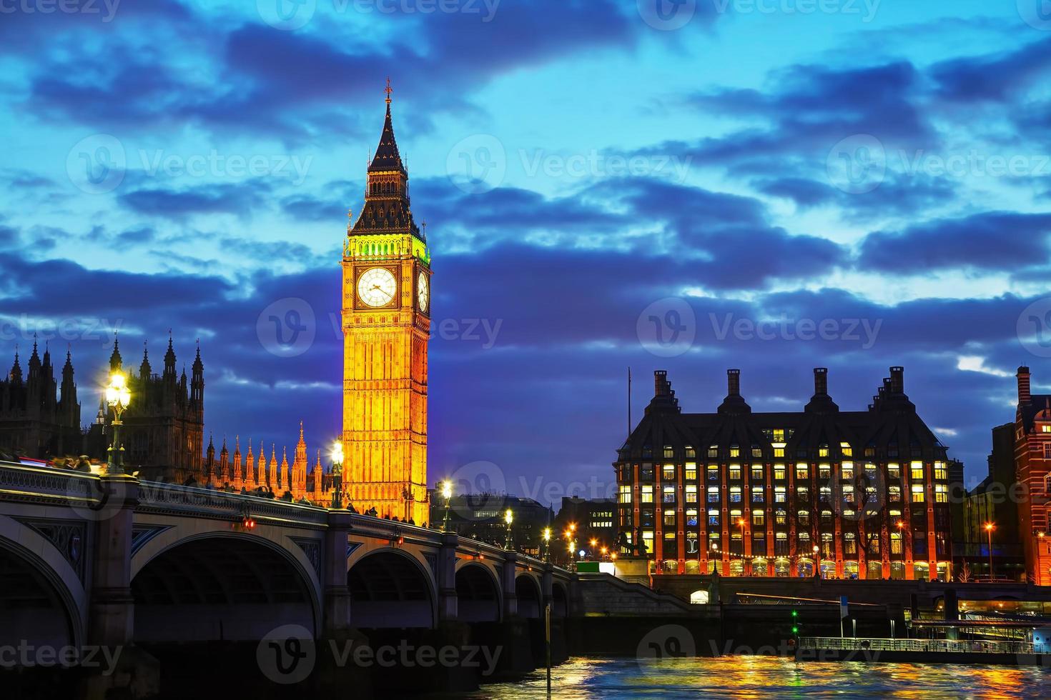 Resumen de Londres con la torre Elizabeth foto