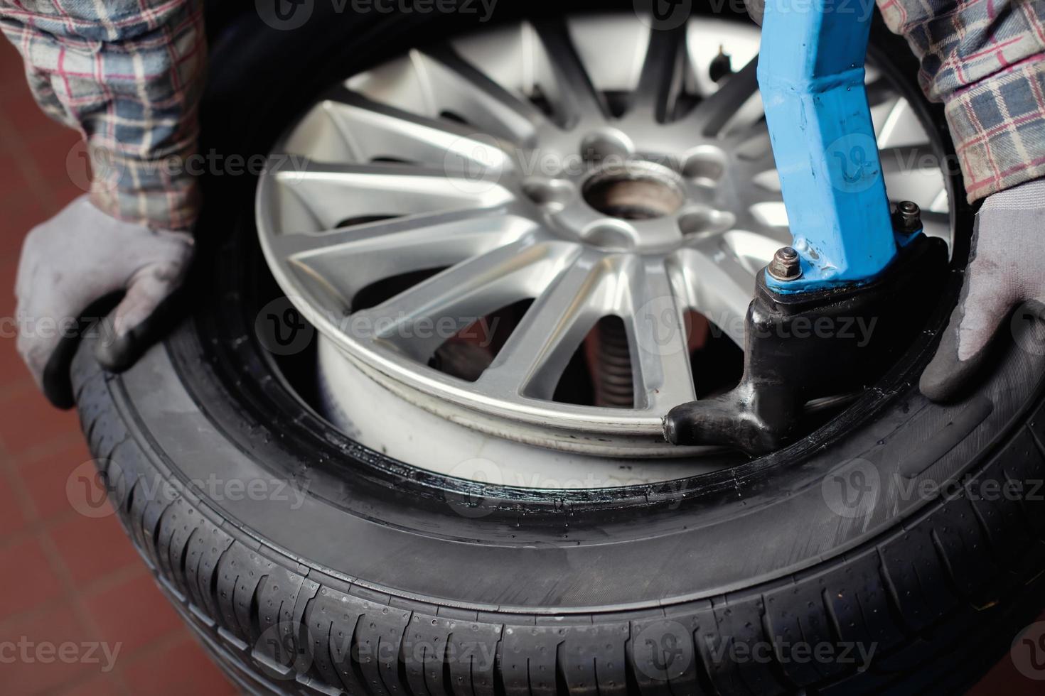 eliminación de neumáticos de automóviles foto