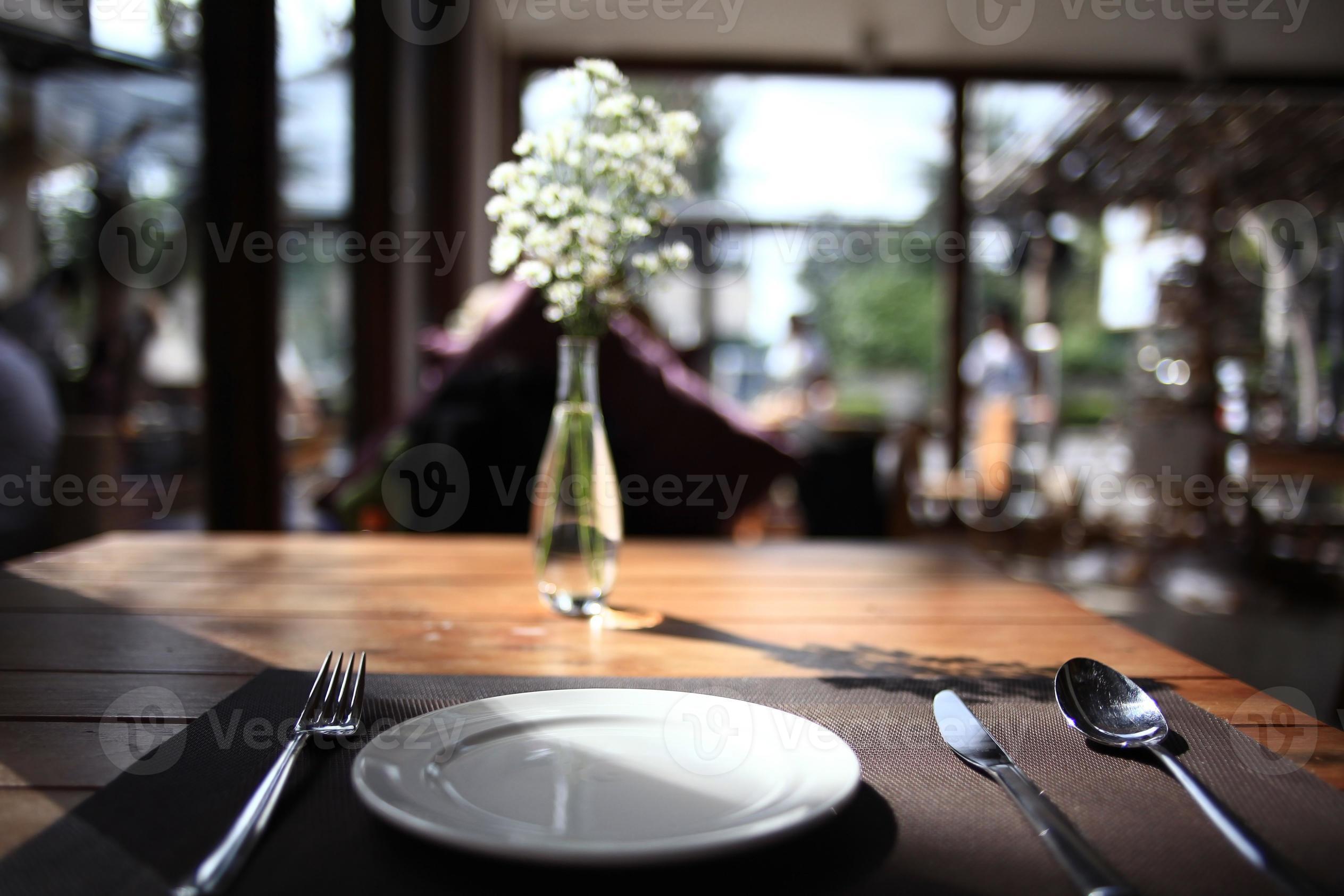 table setting in restaurant background 1116095 Stock Photo at Vecteezy