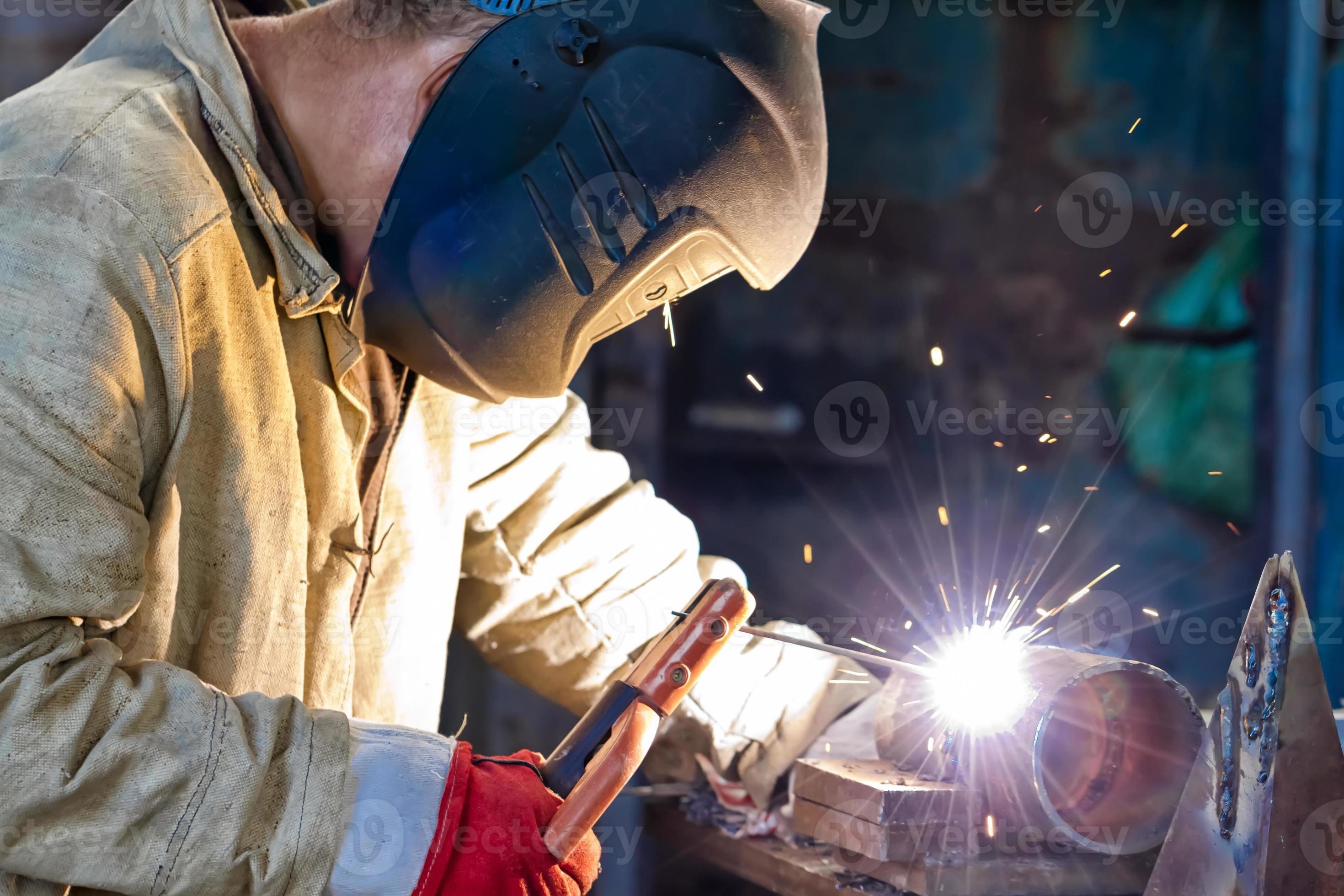 требуются электрогазосварщики. сварные металлоконструкции. сварщик хабаровск. требуется электрогазосварщик. вакансия работа сварщиком хабаровске.