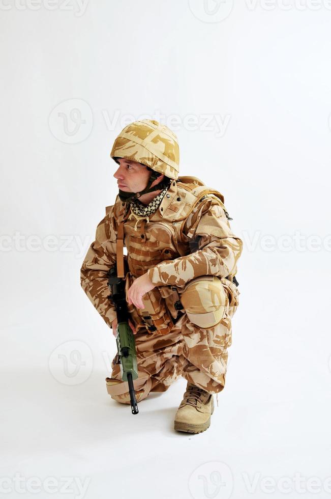 alerta soldado arrodillado foto
