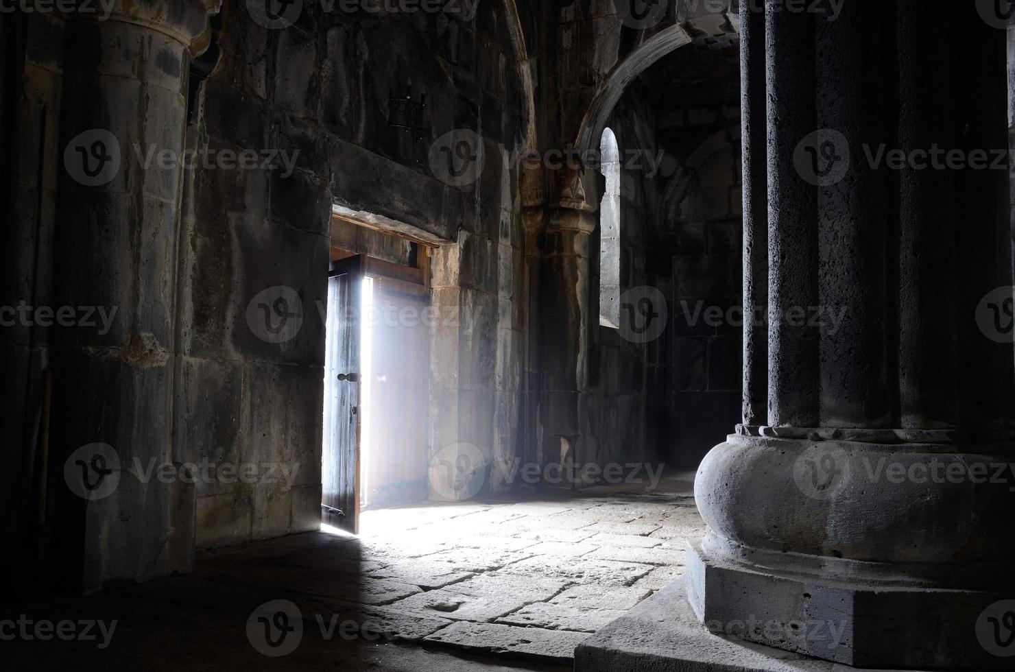 Puerta abierta dentro de la antigua iglesia cristiana, monasterio sanahin, la unesco, armenia 1180362 Foto de stock en Vecteezy Puerta abierta dentro de la antigua iglesia cristiana, monasterio sanahin, la unesco, armenia 1180362 Foto de stock en Vecteezy