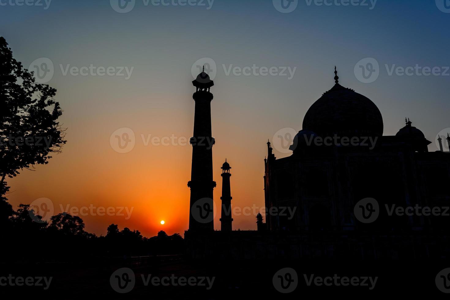 Silhouette of Taj Mahal photo