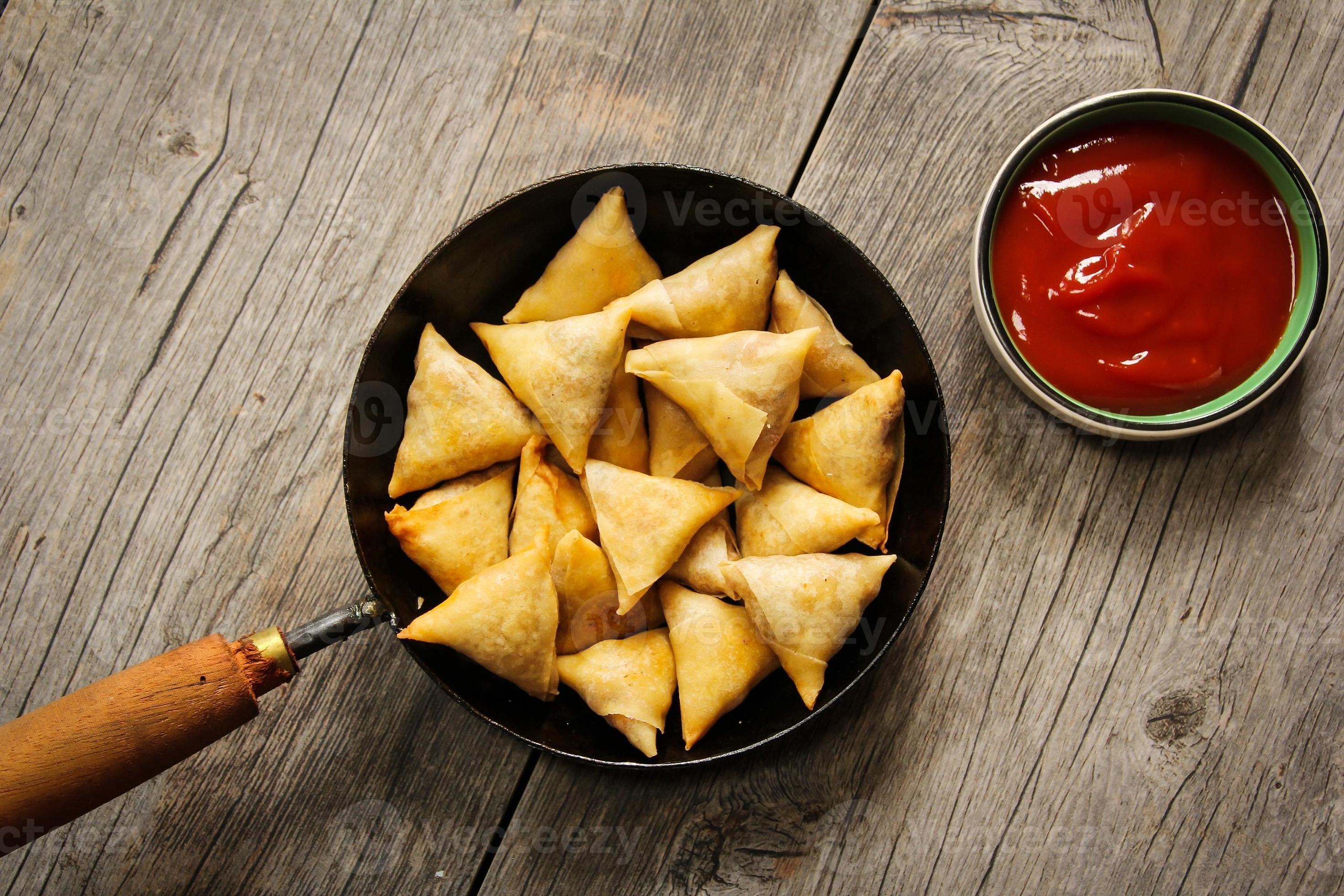 Samosa Indian vegetable snack 1182468 Stock Photo at Vecteezy