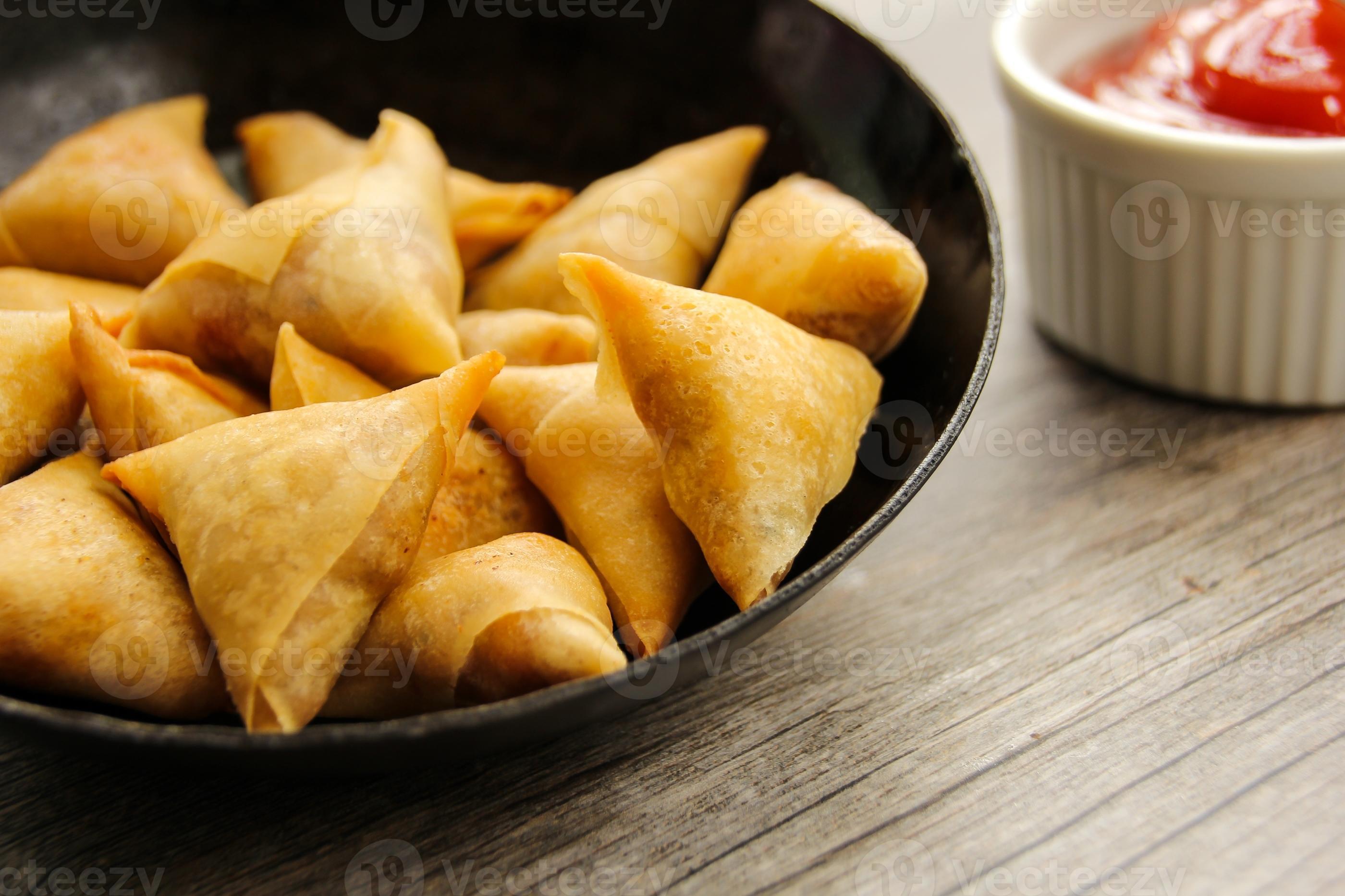 Samosa Indian vegetable snack 1182599 Stock Photo at Vecteezy