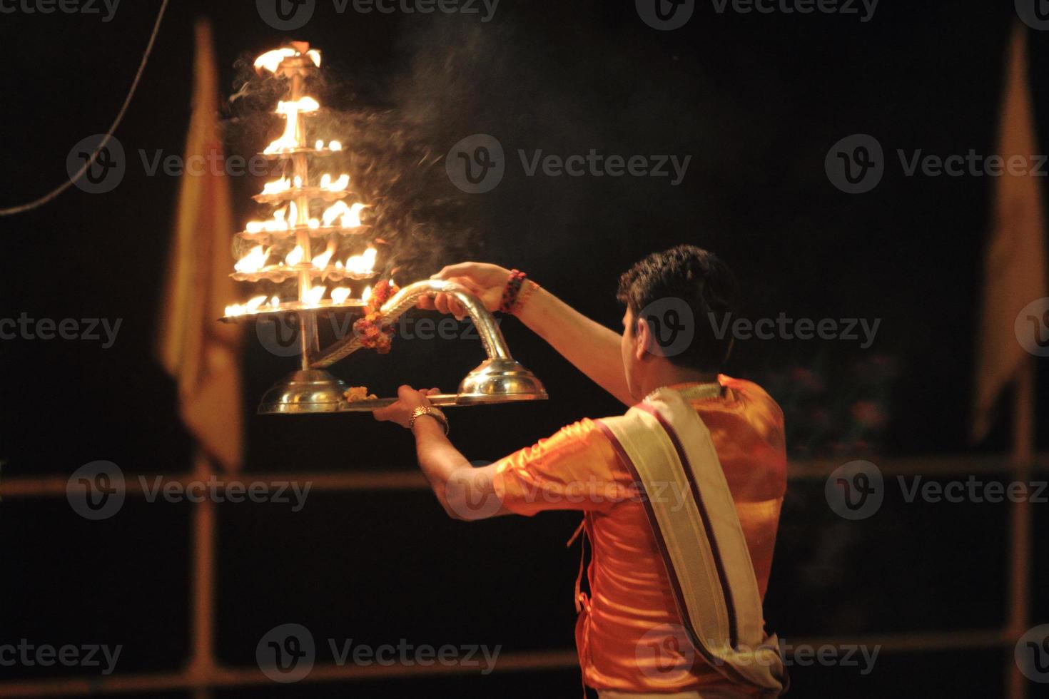 Heiliger Hindu Priester in Varanasi photo