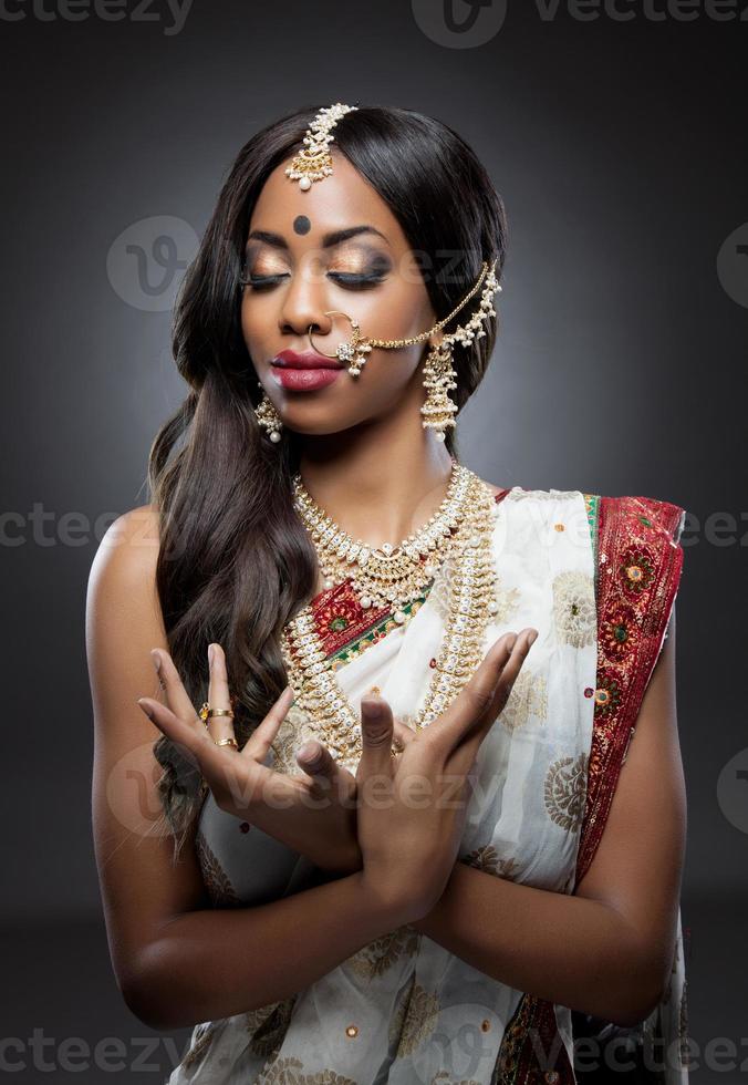 Indian woman in traditional clothing with bridal makeup and jewelry 1183036 Stock Photo at Vecteezy Indian woman in traditional clothing with bridal makeup and jewelry 1183036 Stock Photo at Vecteezy