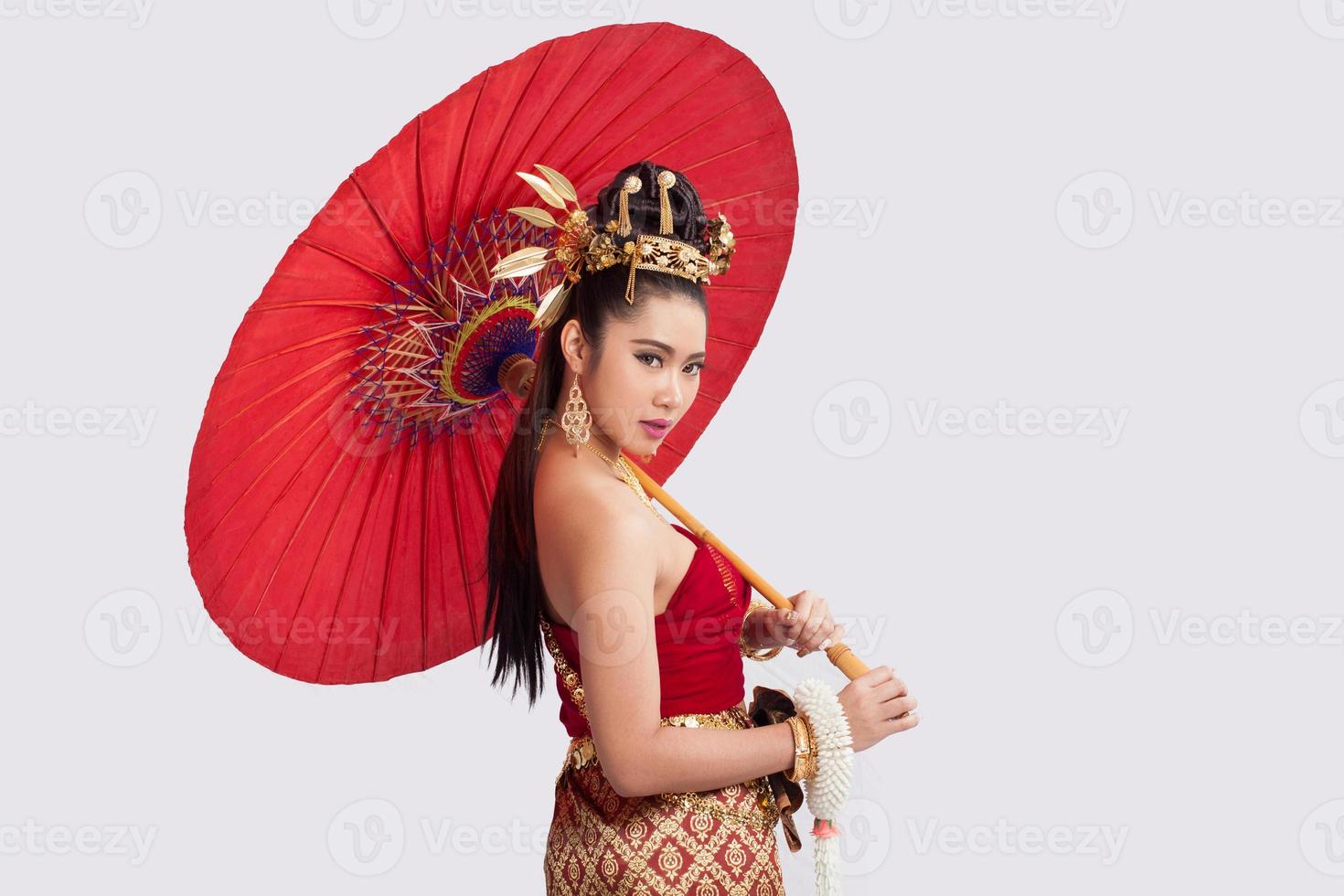 Mujer tailandesa en traje tradicional de Tailandia foto