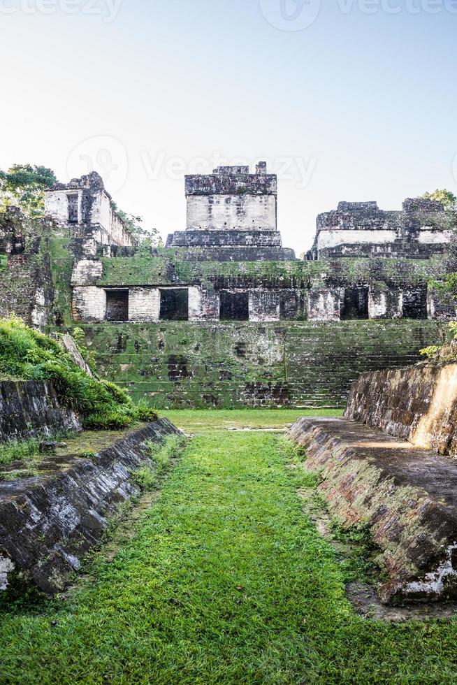 Ruinas mayas en tikal, parque nacional. Viajando por Guatemala. foto