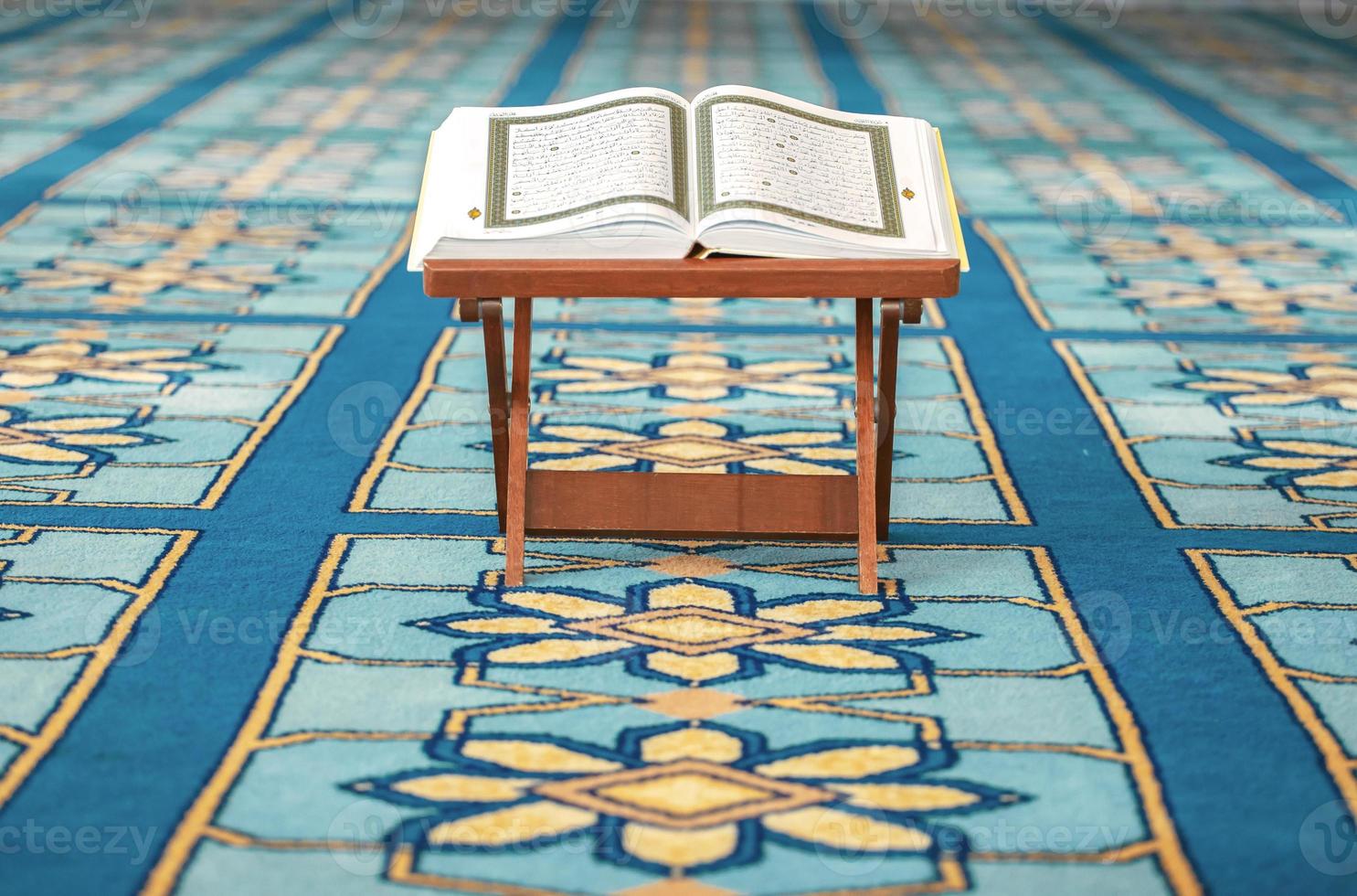 Corán en la mezquita foto