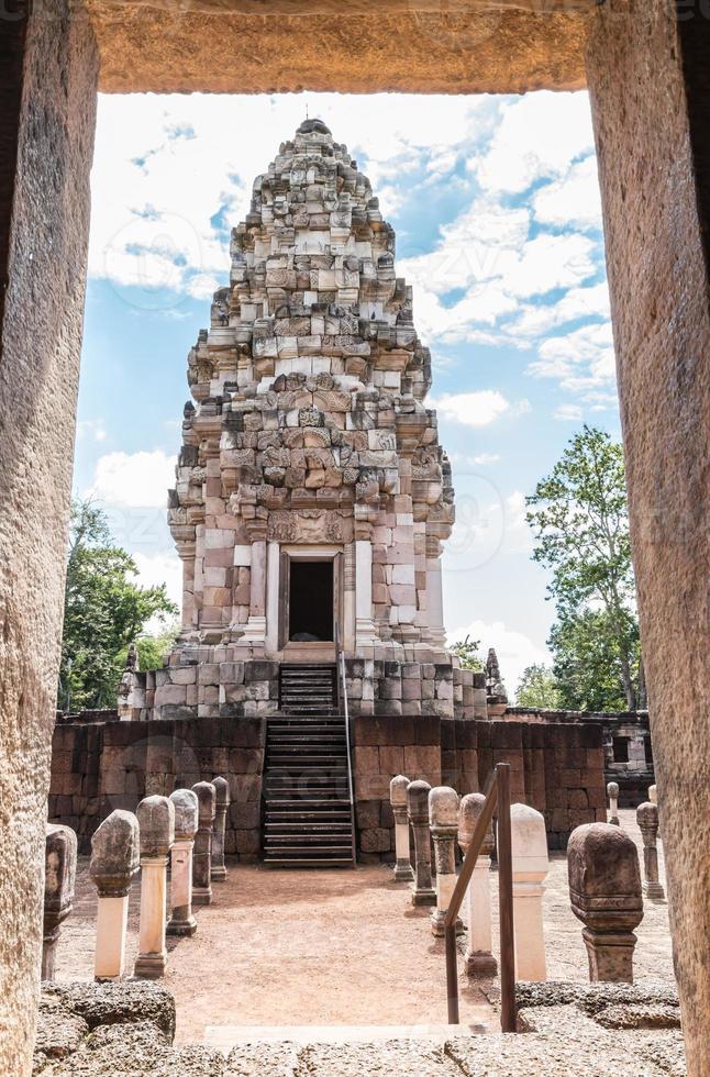 sitio histórico de prasat sadok kok thom en Tailandia. foto