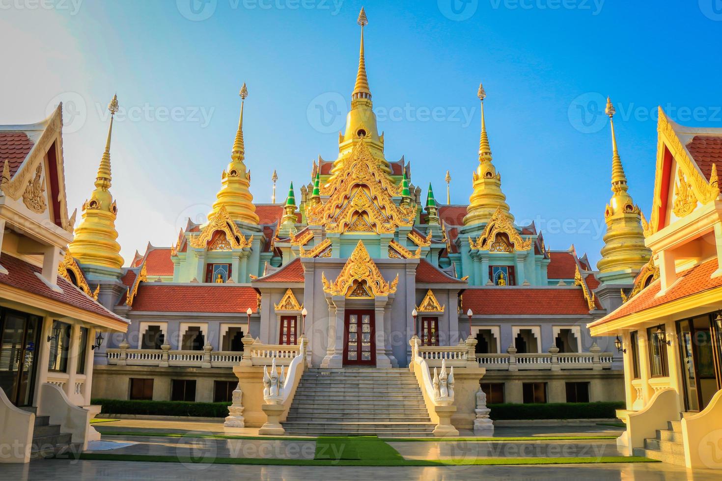 Wat Tang Sai, Templo Dorado foto