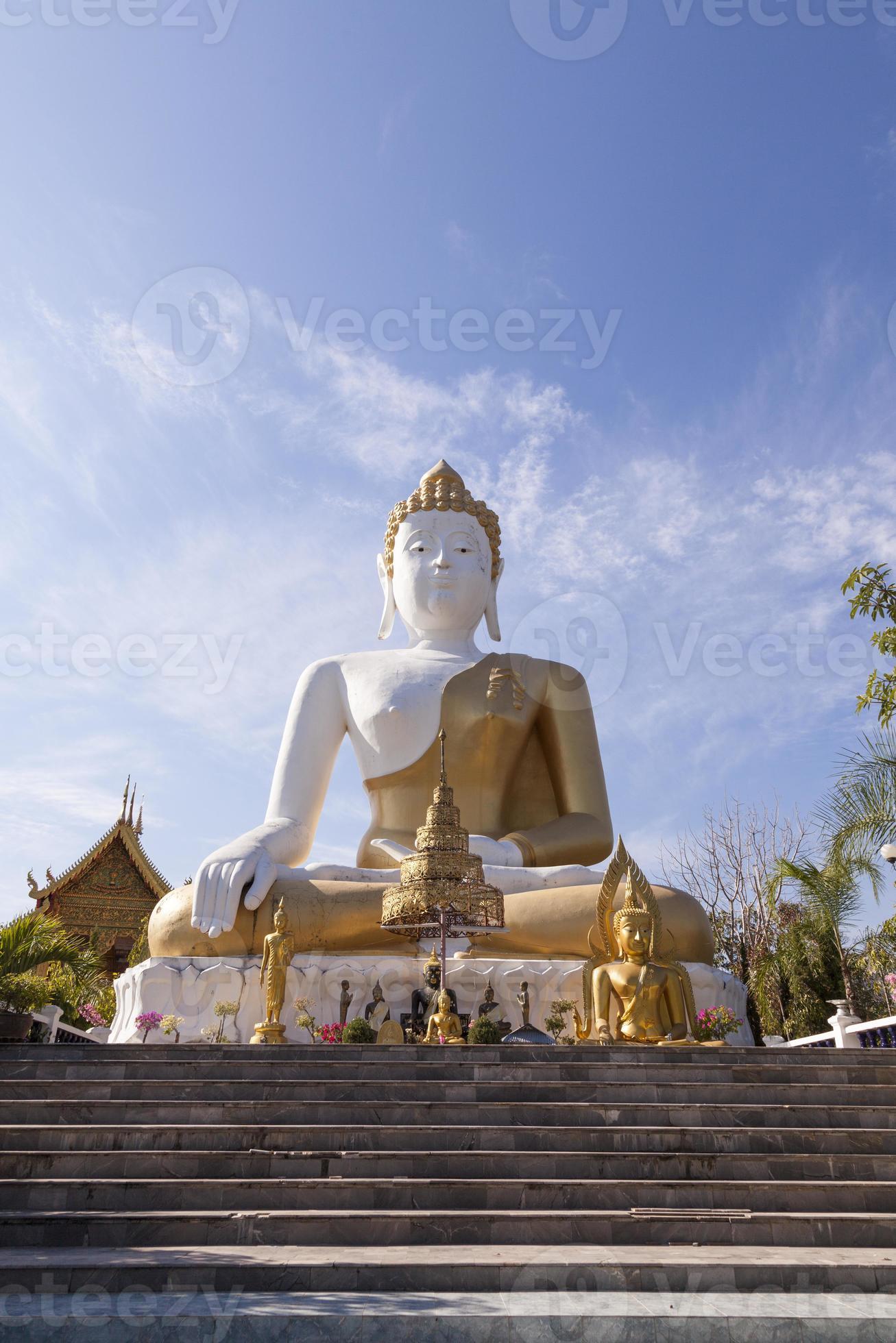 Buda en Wat Phra que Doi Kham foto