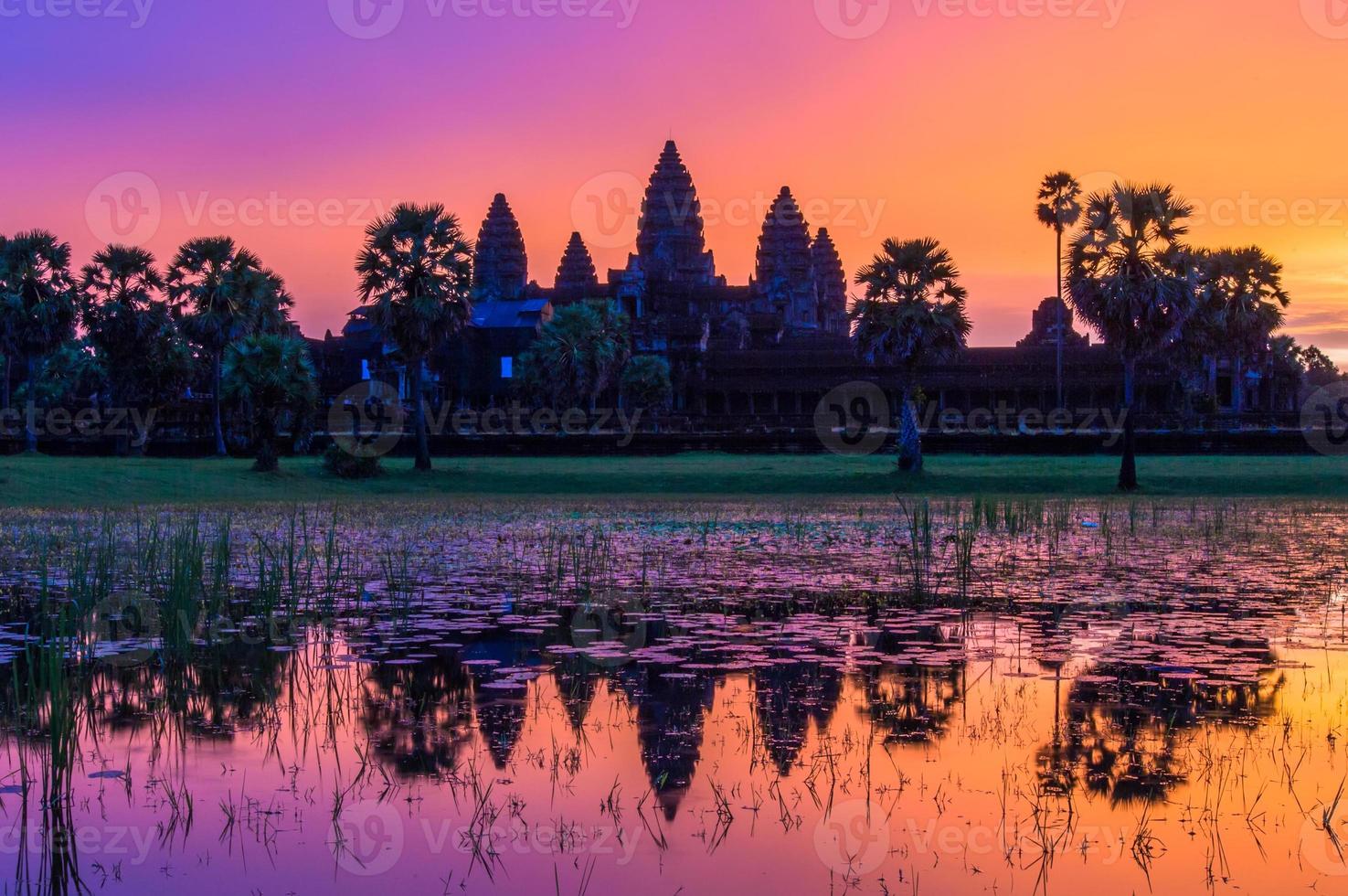 Angkor Wat antes de Sunrice, Camboya. foto