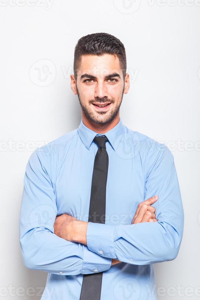 hombre solo en camisa azul con corbata negra 1216690 de stock en Vecteezy