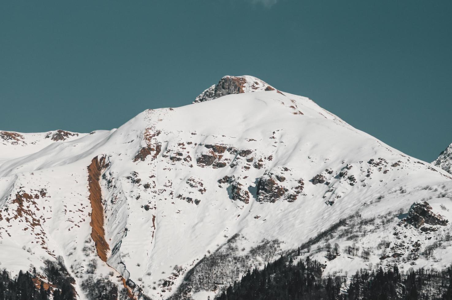 montañas invernales de krasnaya polyana, rusia foto