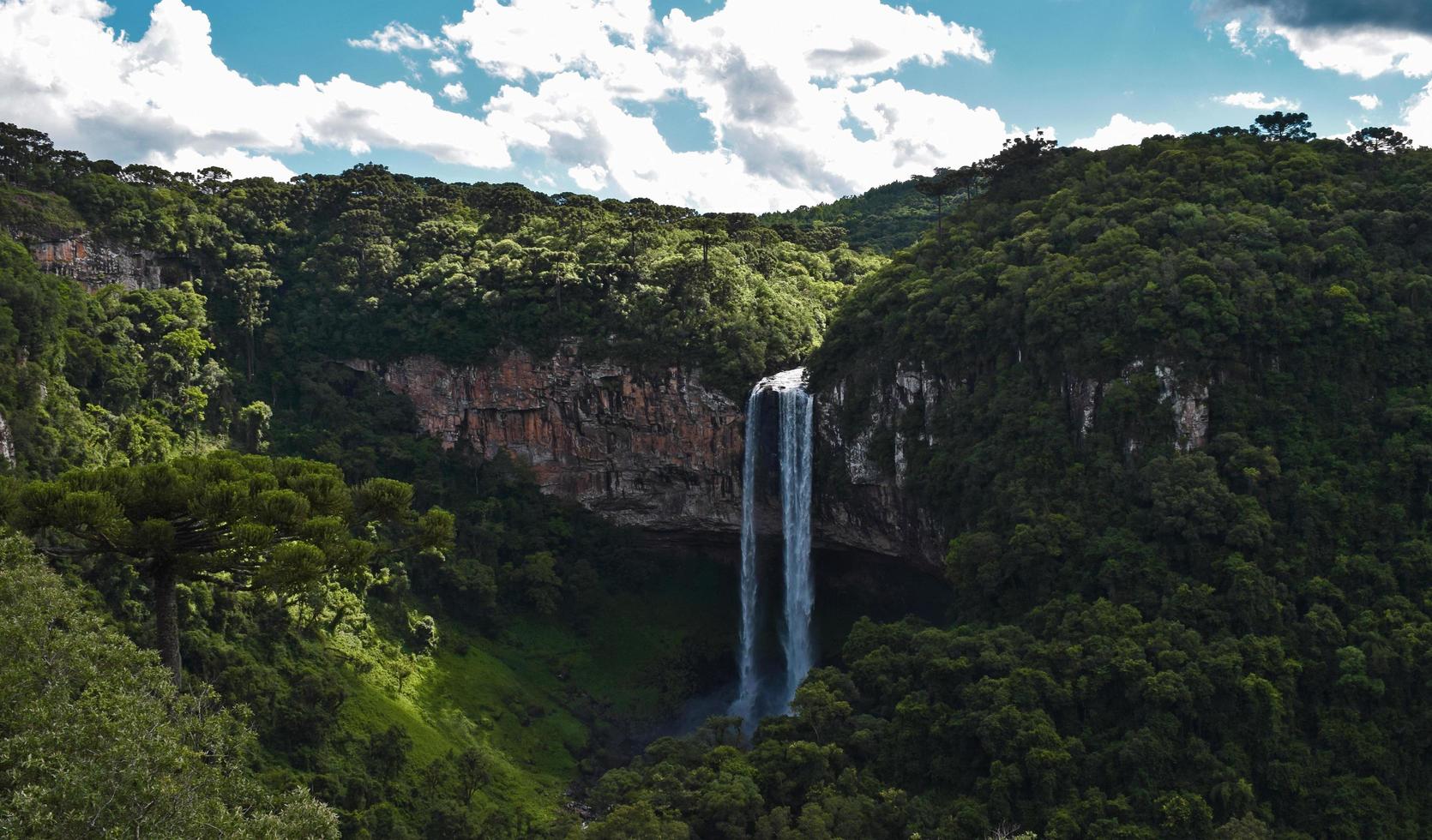 Caracol cae en Brasil foto