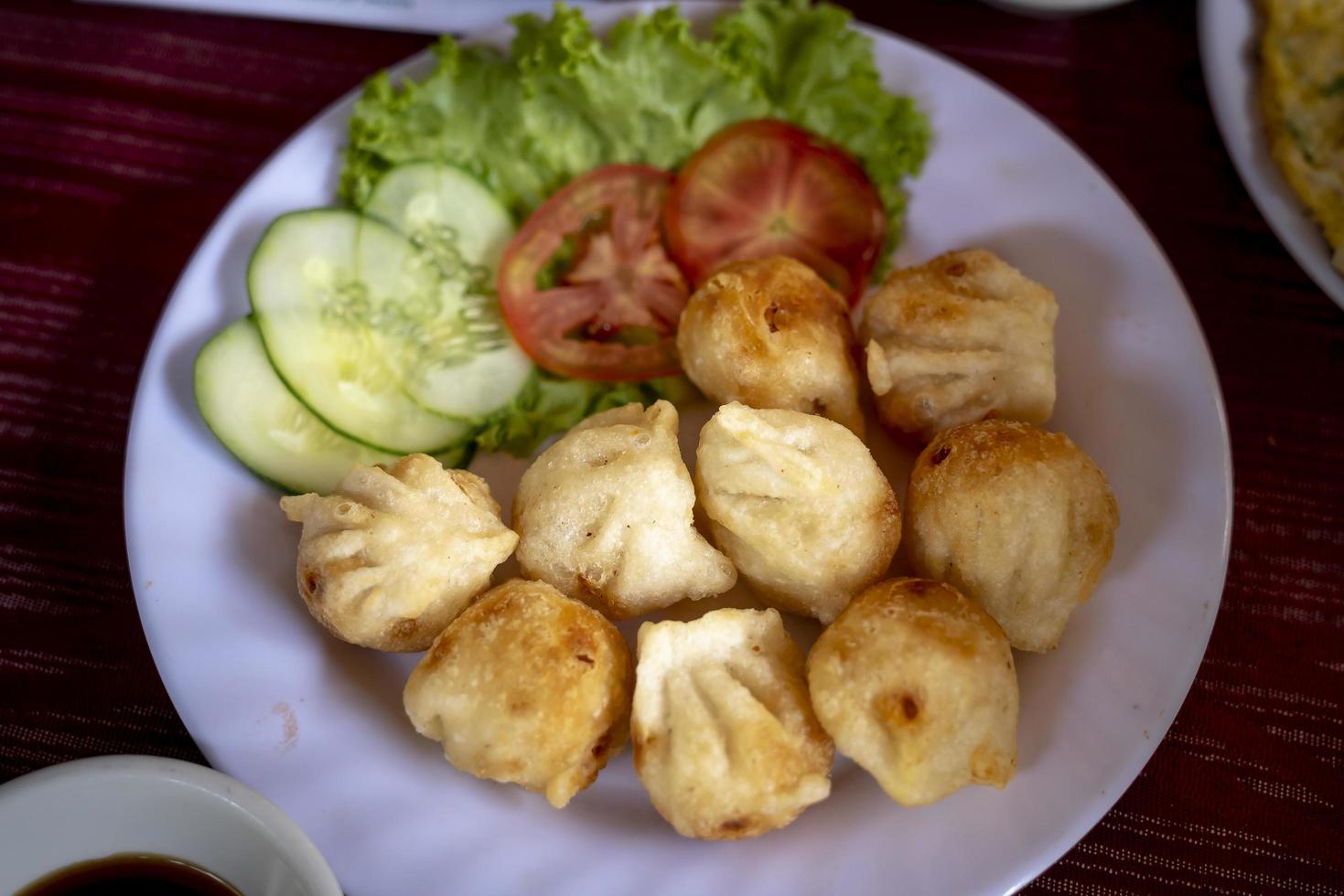 empanadillas fritas con verduras foto