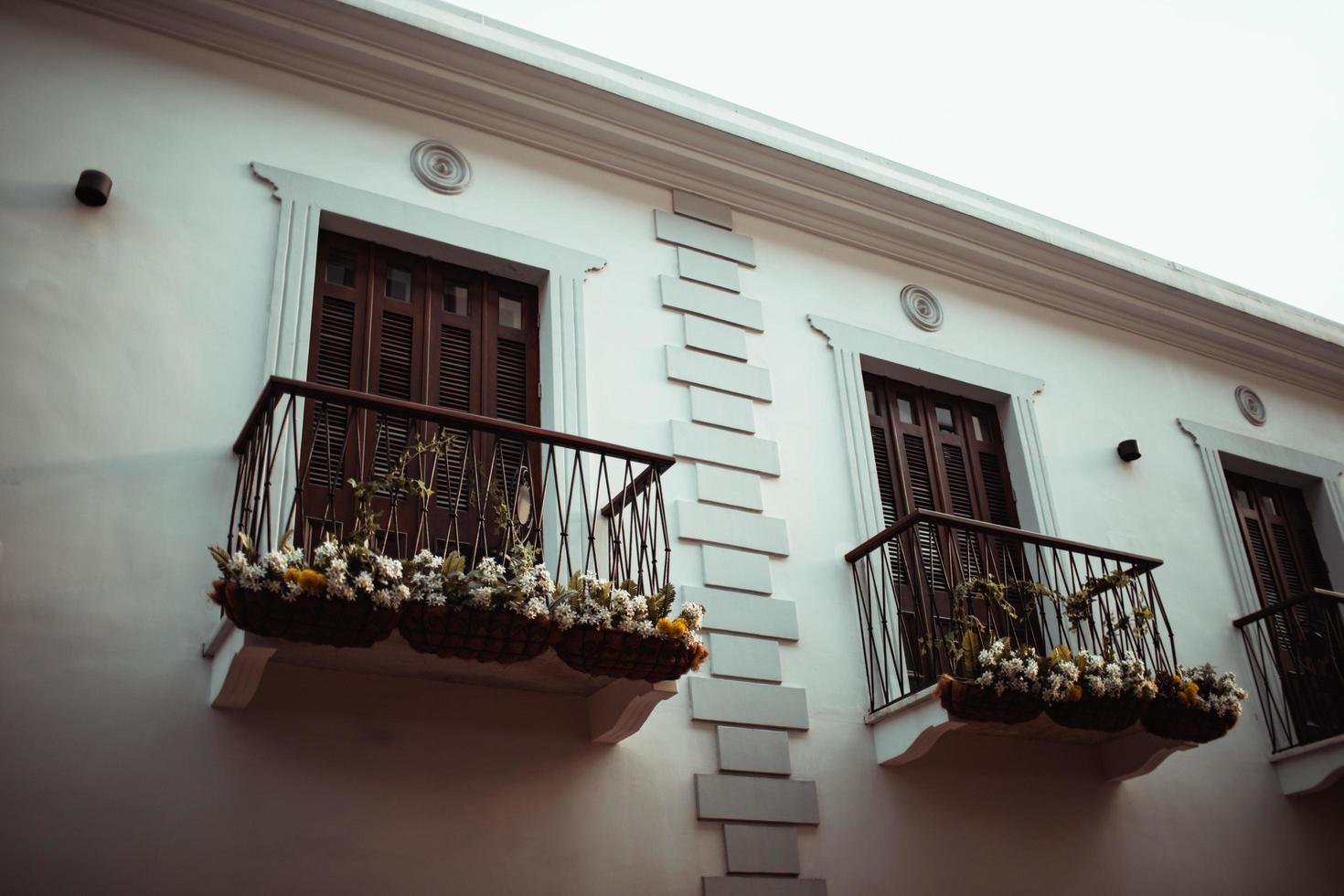 casa de hormigón blanco foto