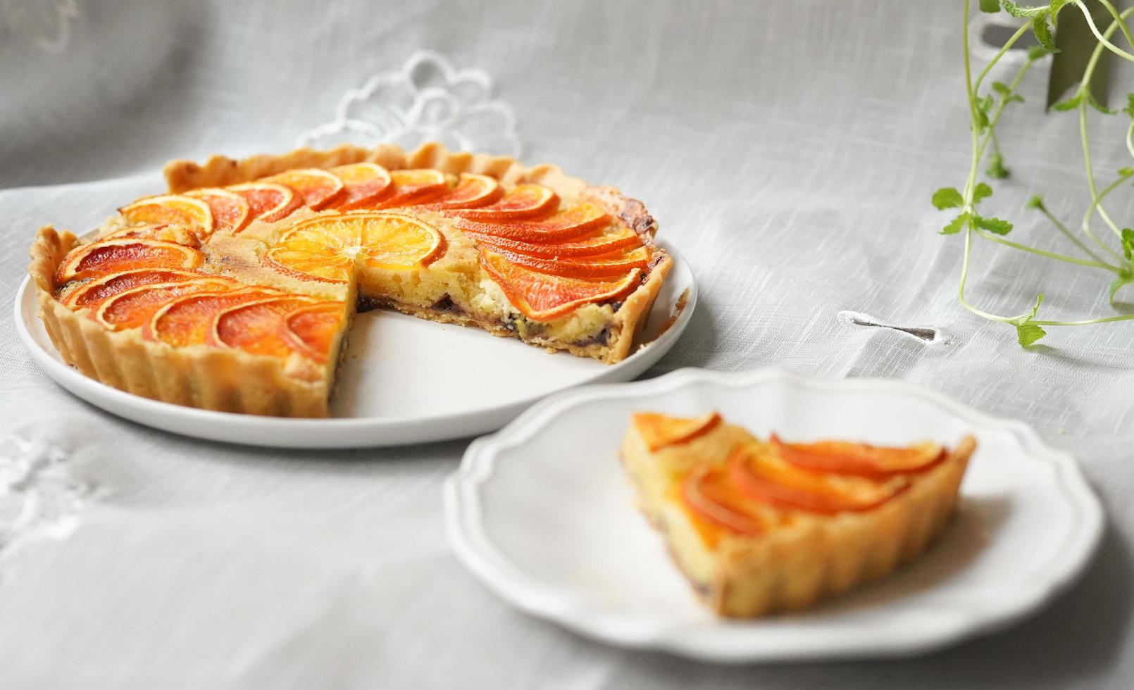 rebanada de tarta en un plato foto