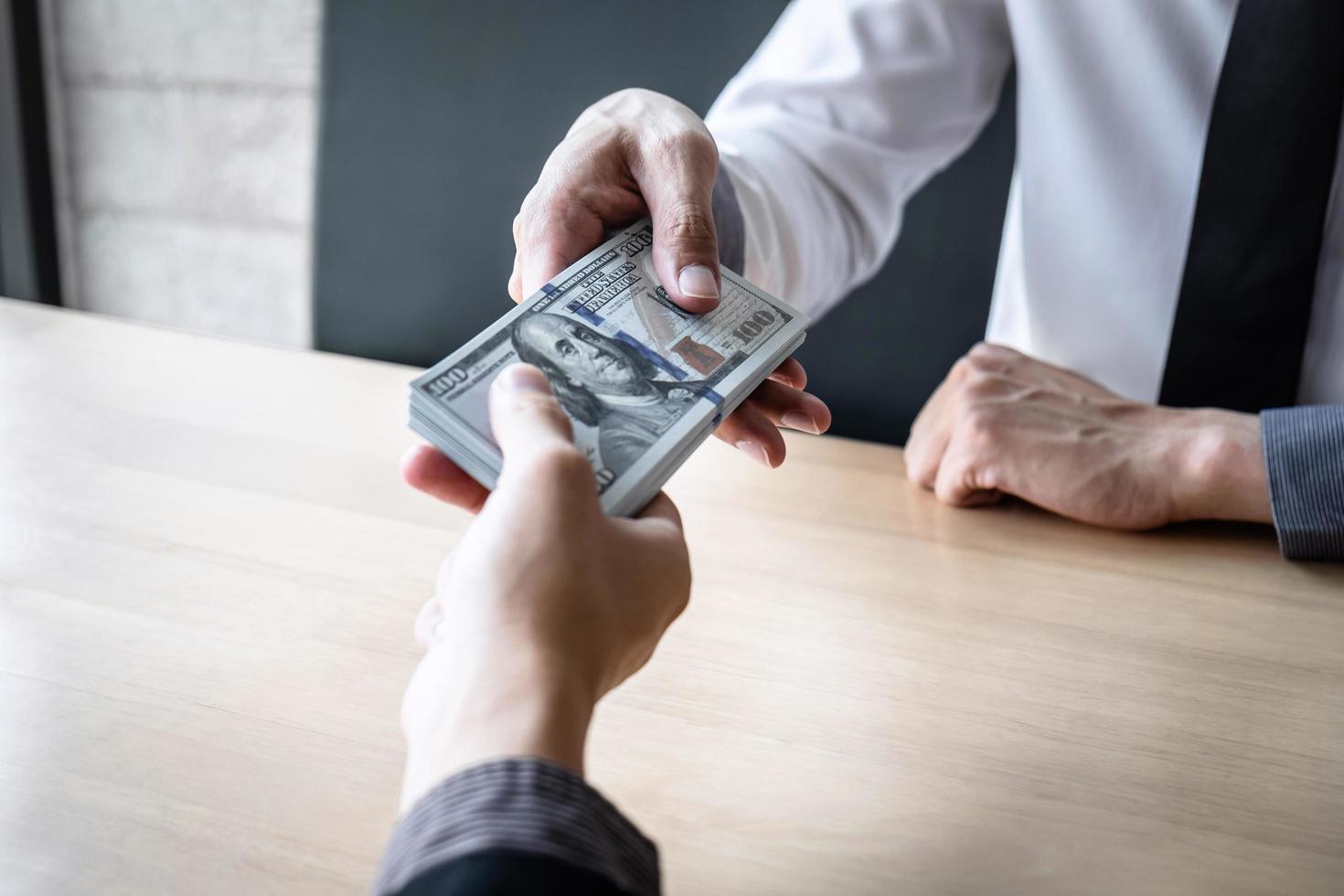 Two people are exchanging cash  photo