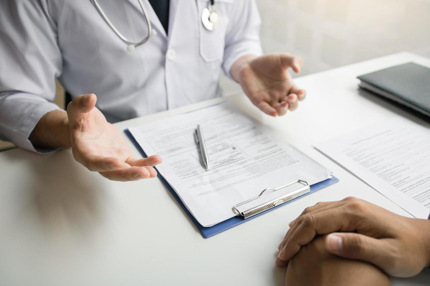 Doctor talking to the patient  photo