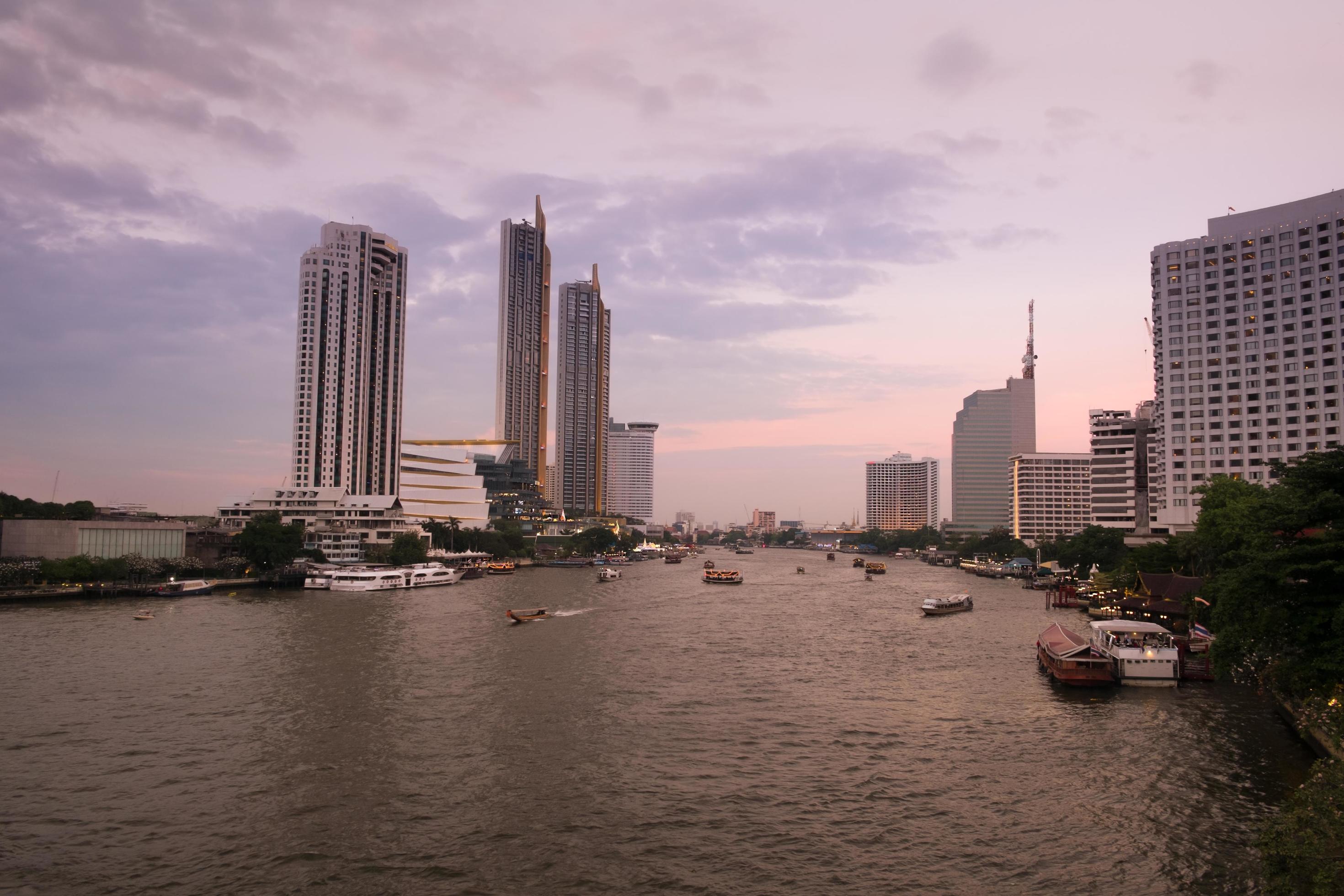 Sunset at Chao Phraya river 1227951 Stock Photo at Vecteezy