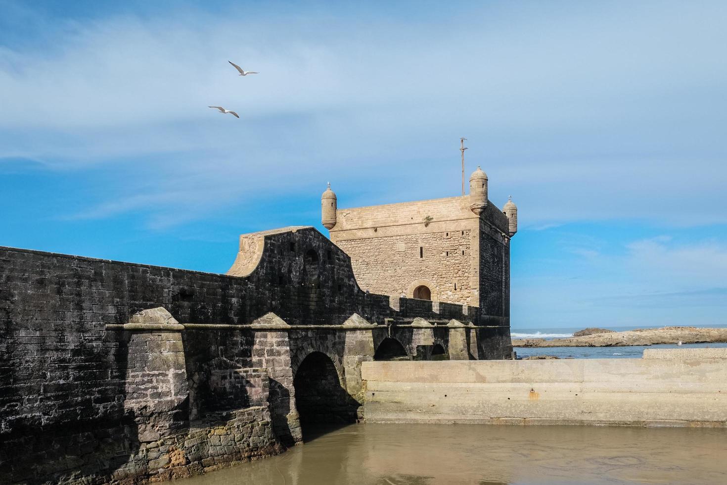 ciudadela de essaouira cerca del océano atlántico foto