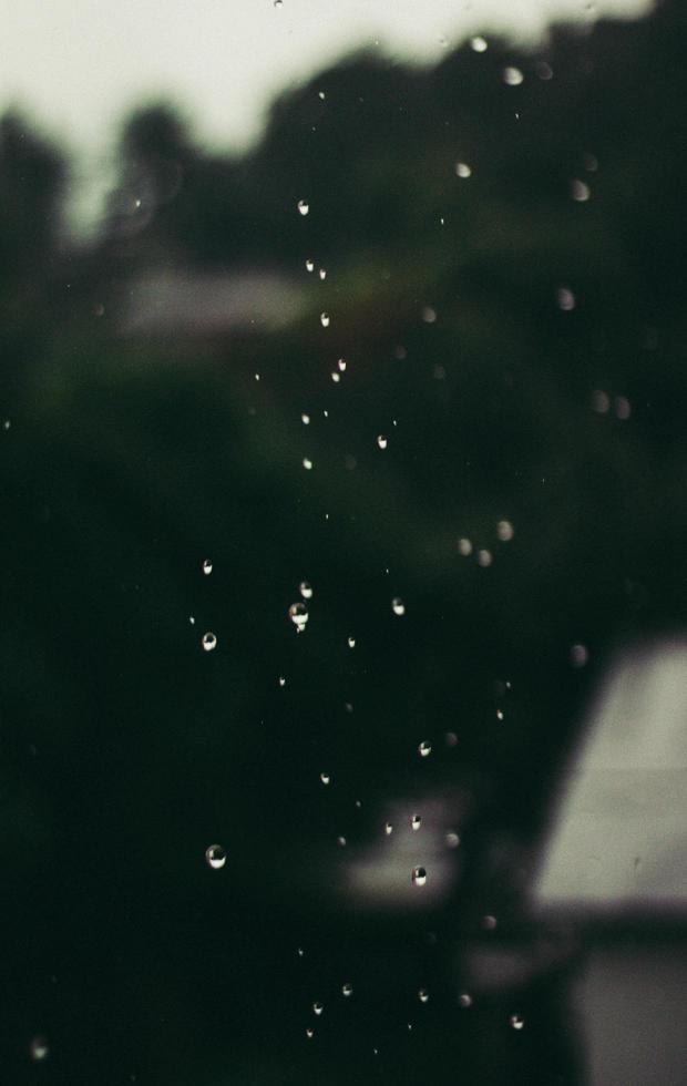 vaso con gotas de agua foto