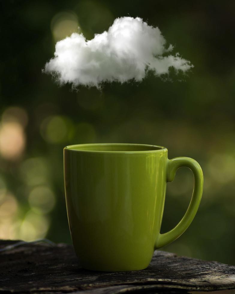 nube sobre la taza de café foto