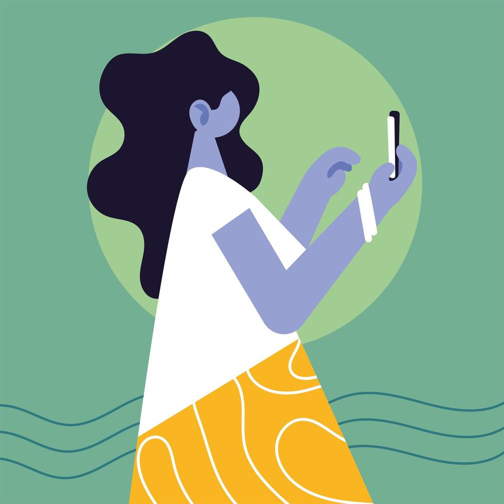 mujer con smartphone en las redes sociales vector