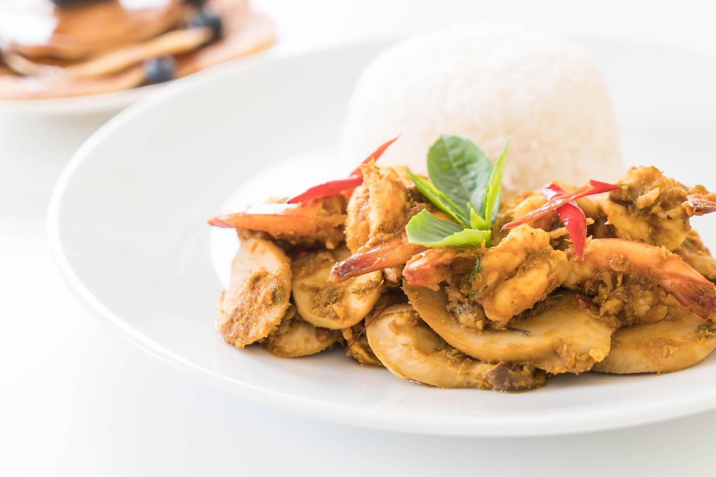 Stir fried shrimp and green curry photo