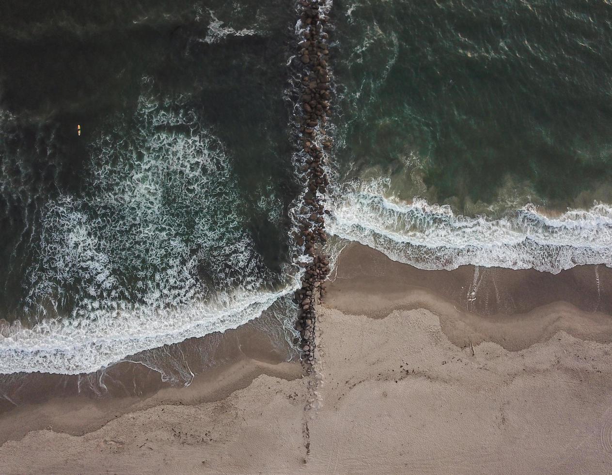 fotografía aérea de cuerpo de agua foto