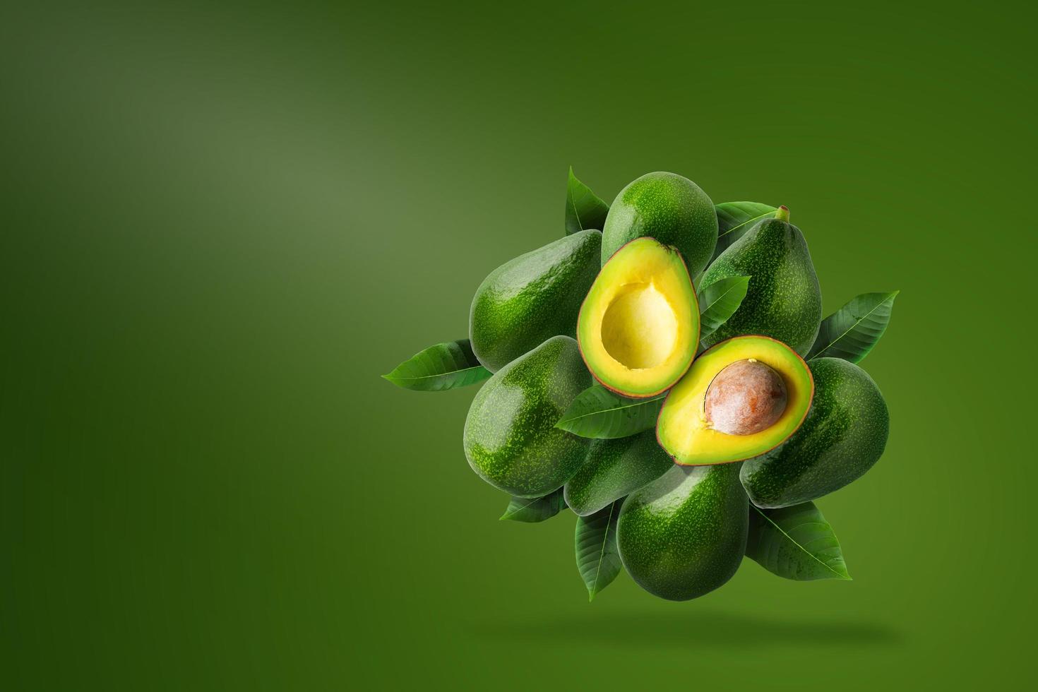 aguacate verde maduro foto