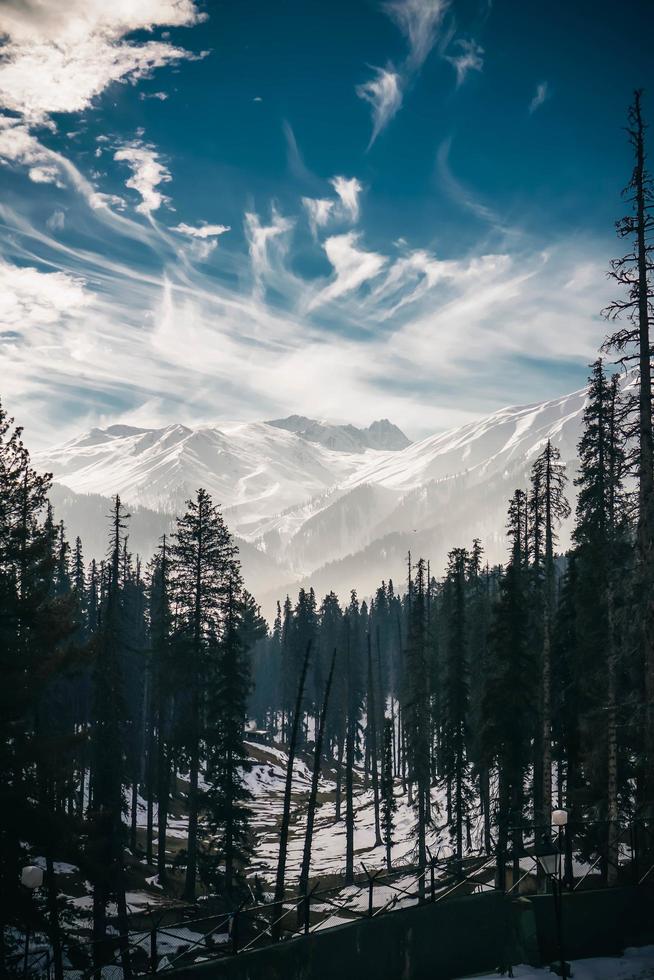 escena de la montaña nevada foto