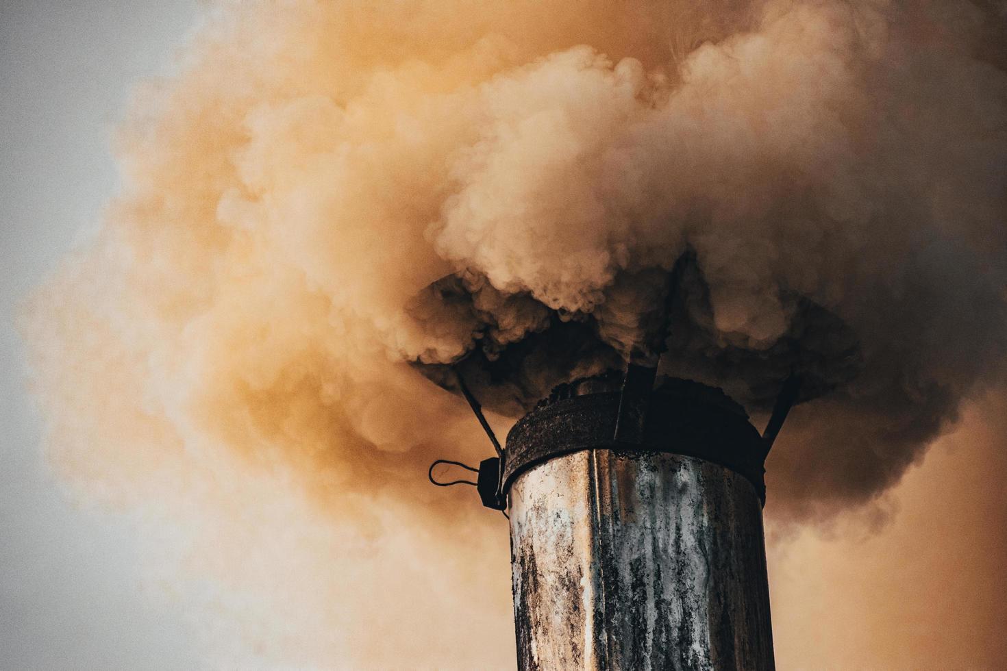 primer plano de la chimenea foto