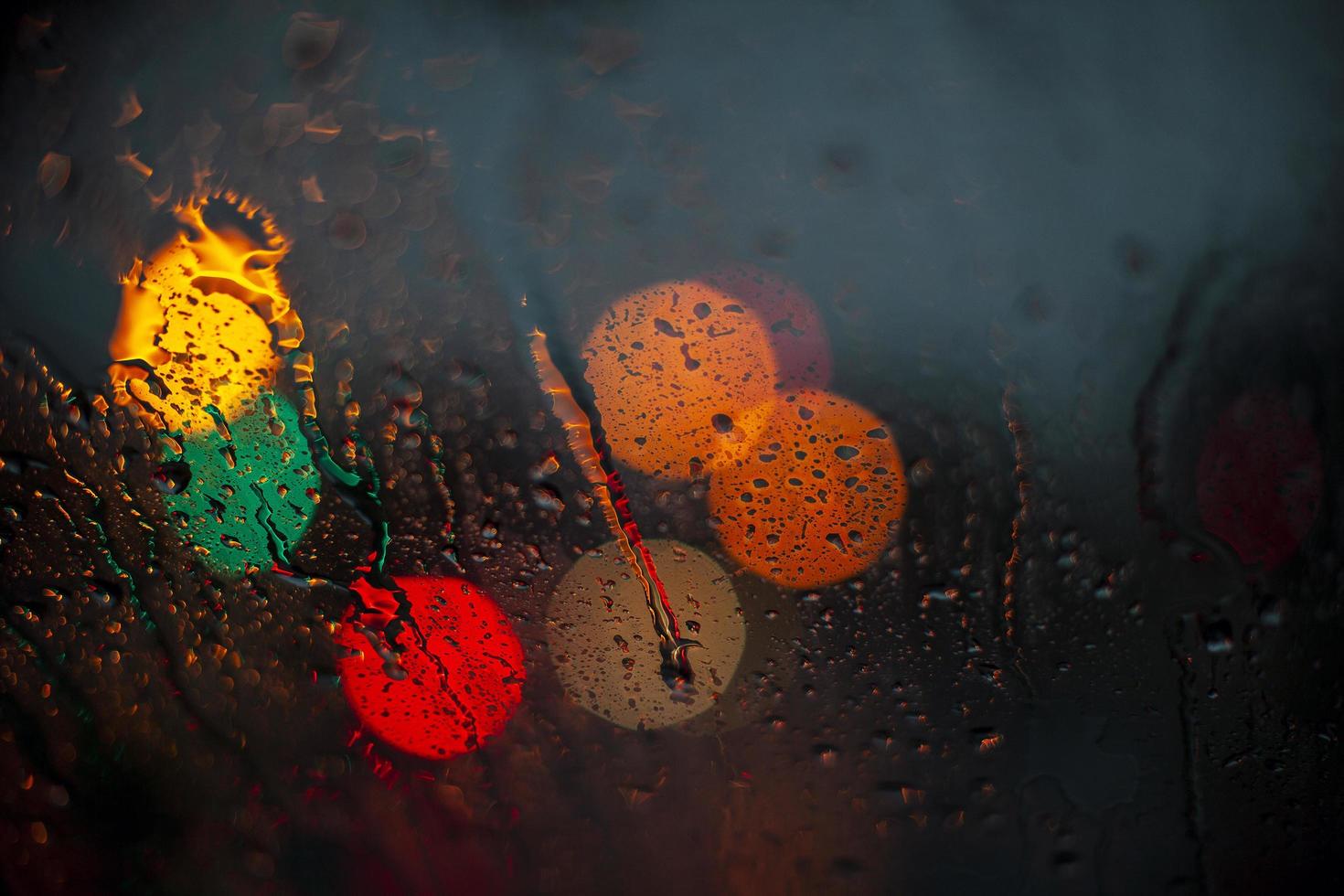 gotas de agua sobre vidrio foto