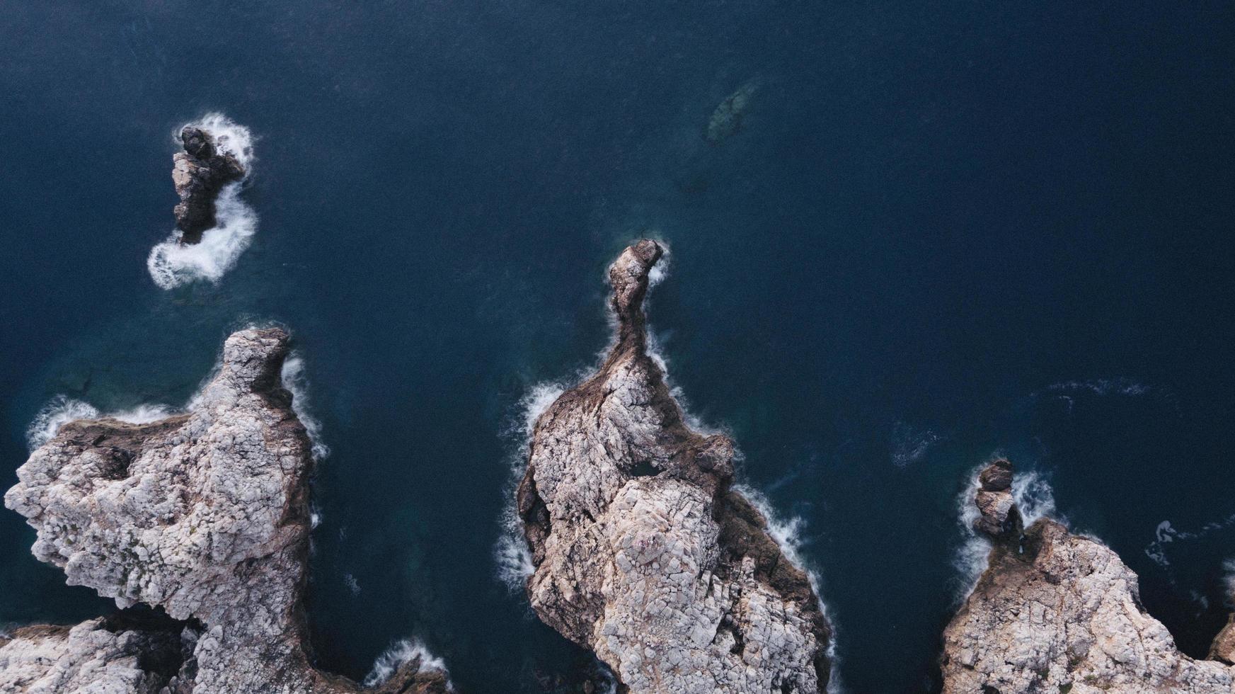 fotografía aérea de formaciones rocosas foto