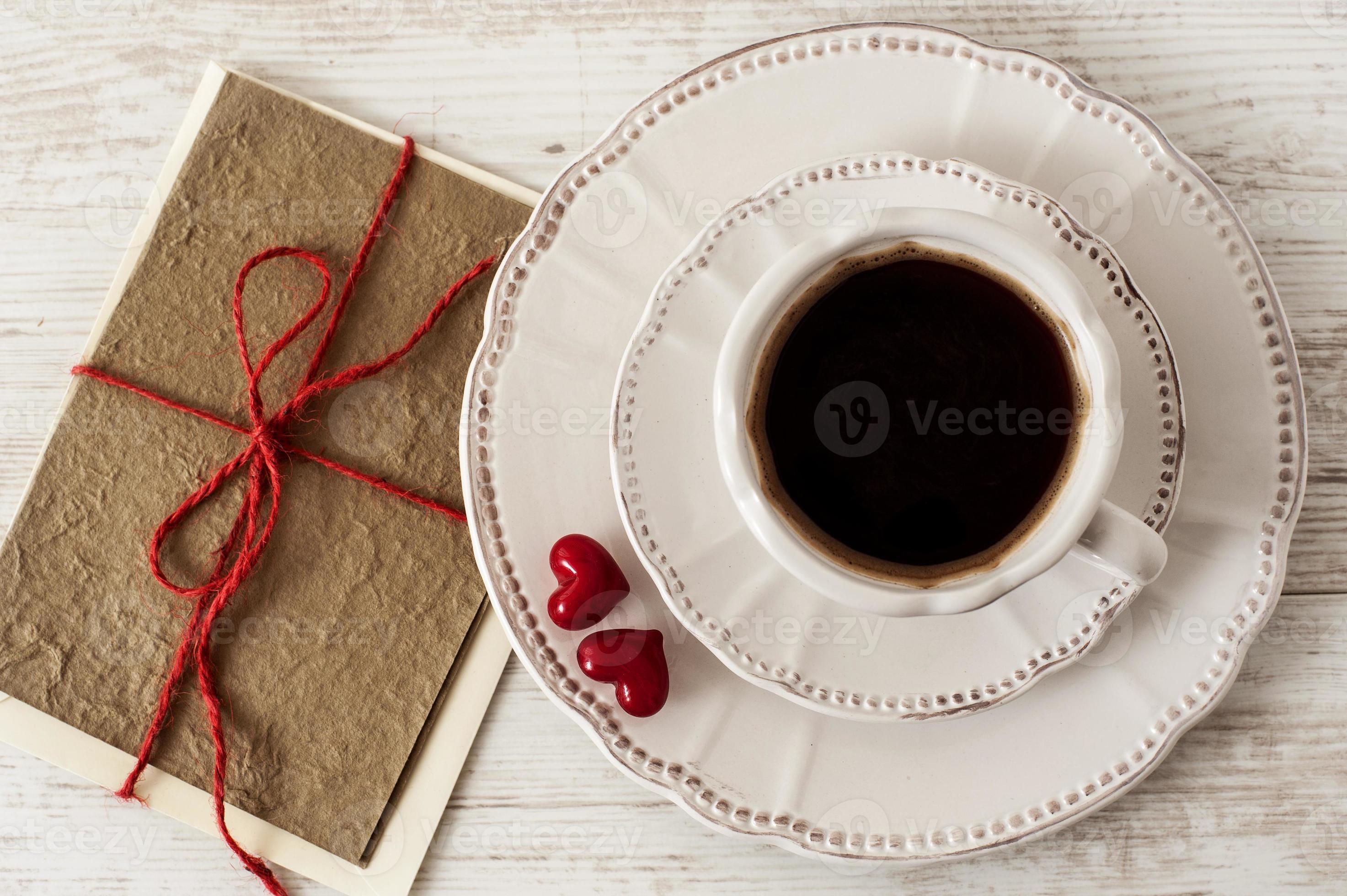 taza de café de san valentín y tarjeta de felicitación foto