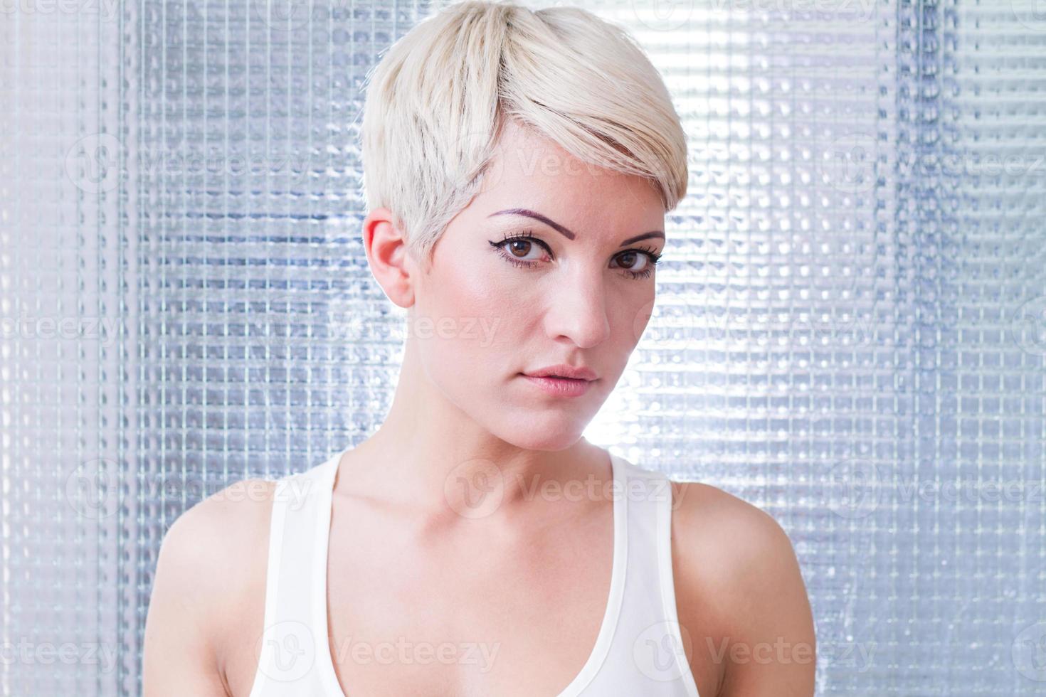 2. How to style short blonde hair for yoga - wide 2