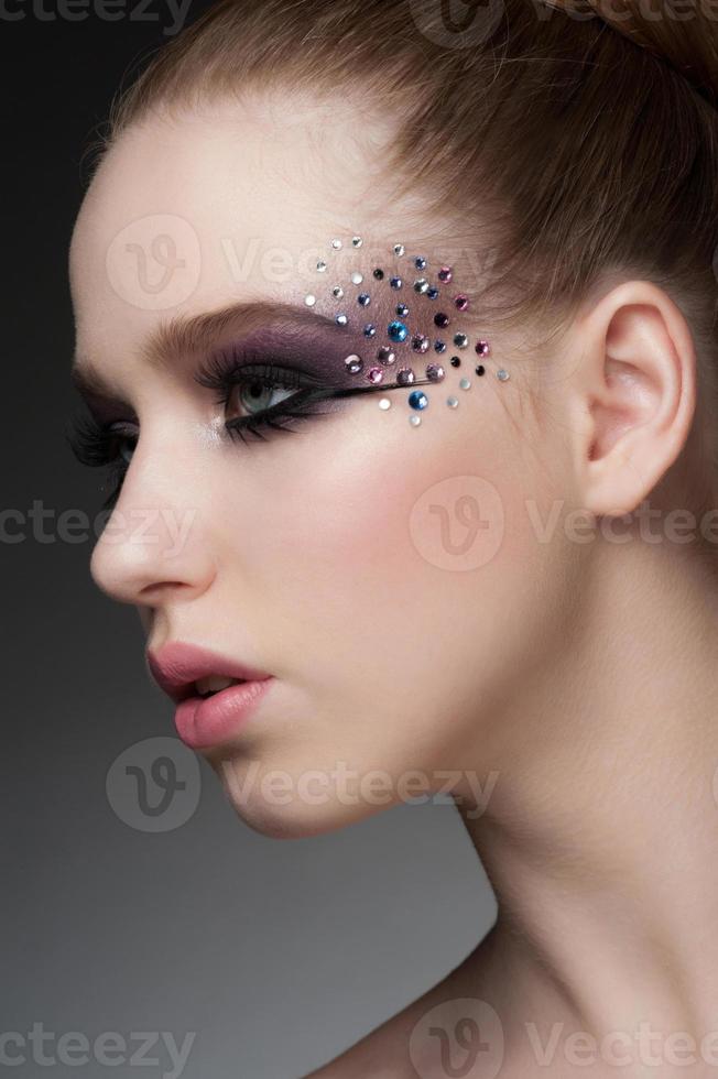 maquillaje con pedrería 1258552 Foto de stock en Vecteezy
