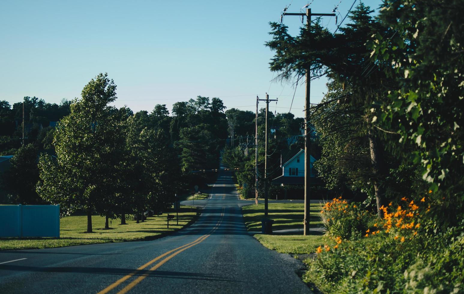 Gray concrete road  photo